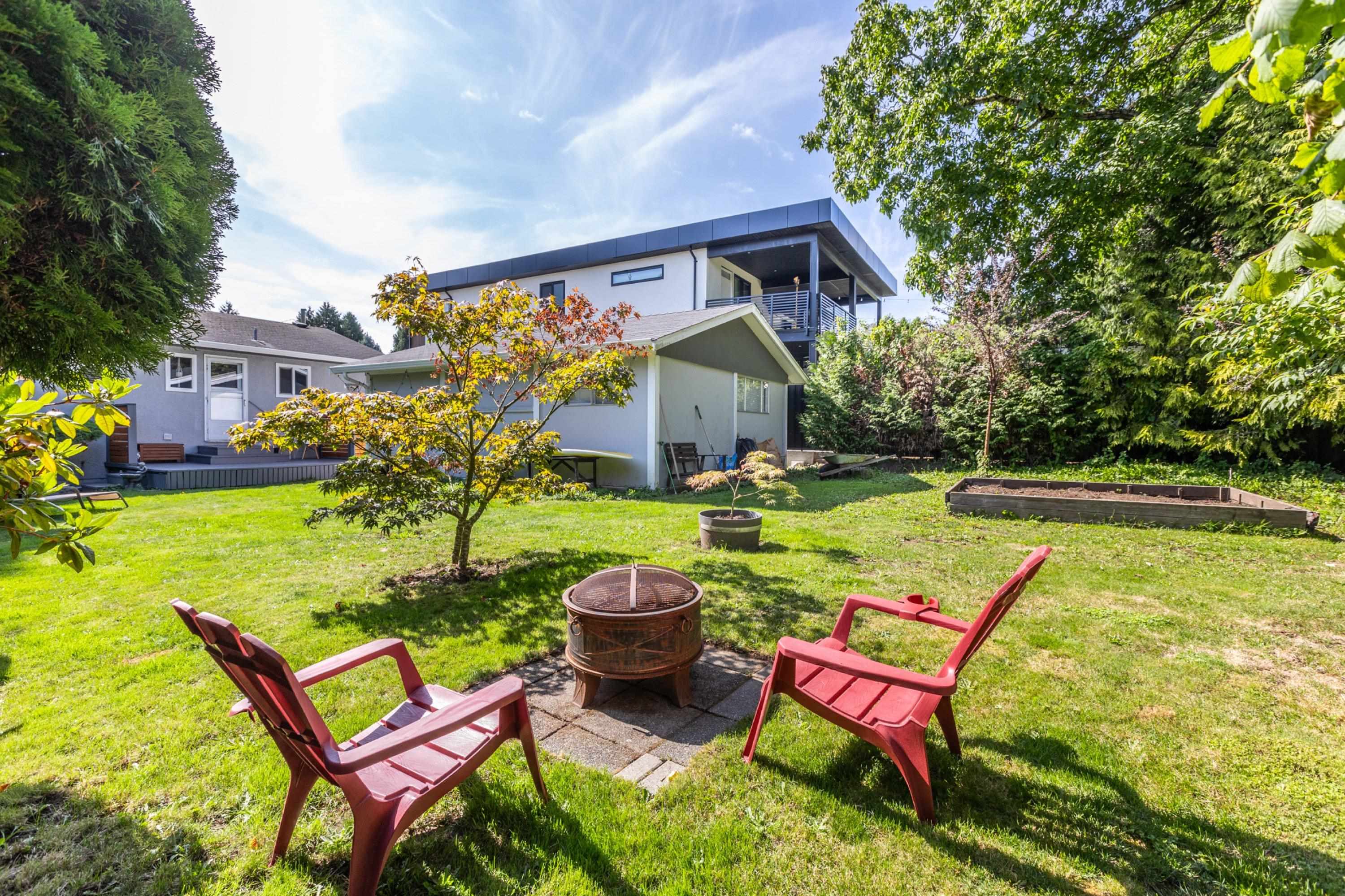 15873 Vine Avenue, White Rock, BC V4B 2T5
