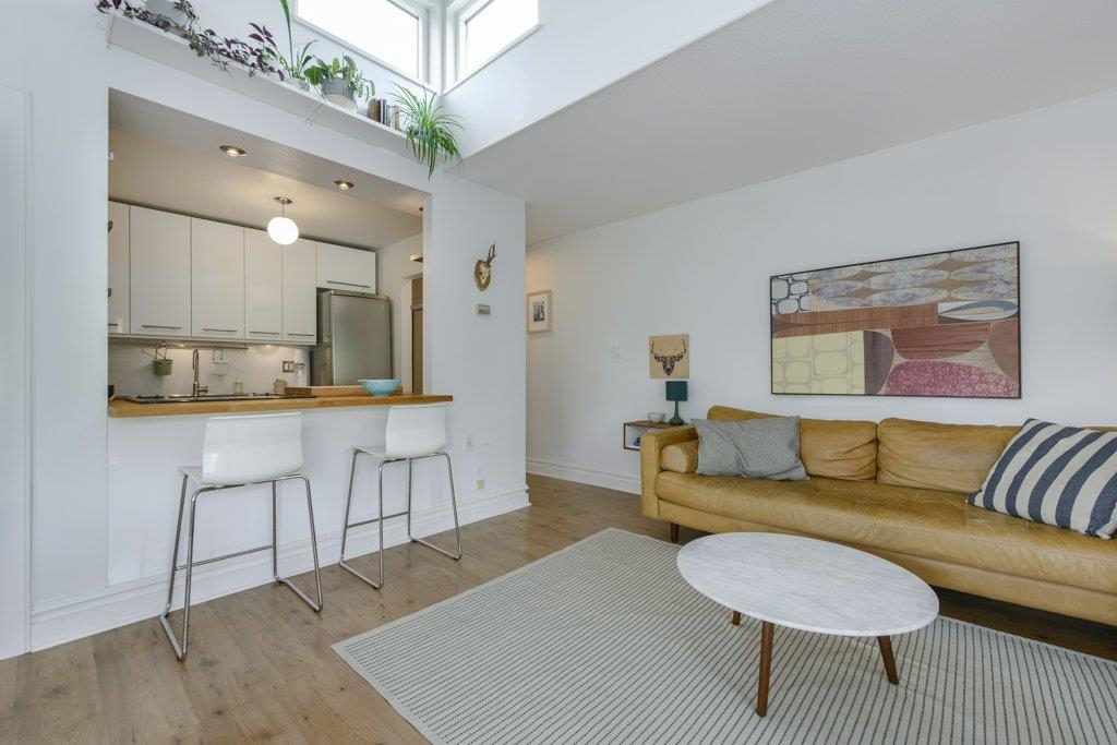 1622 Frances Street #305, Vancouver, BC V5L 1Z4
