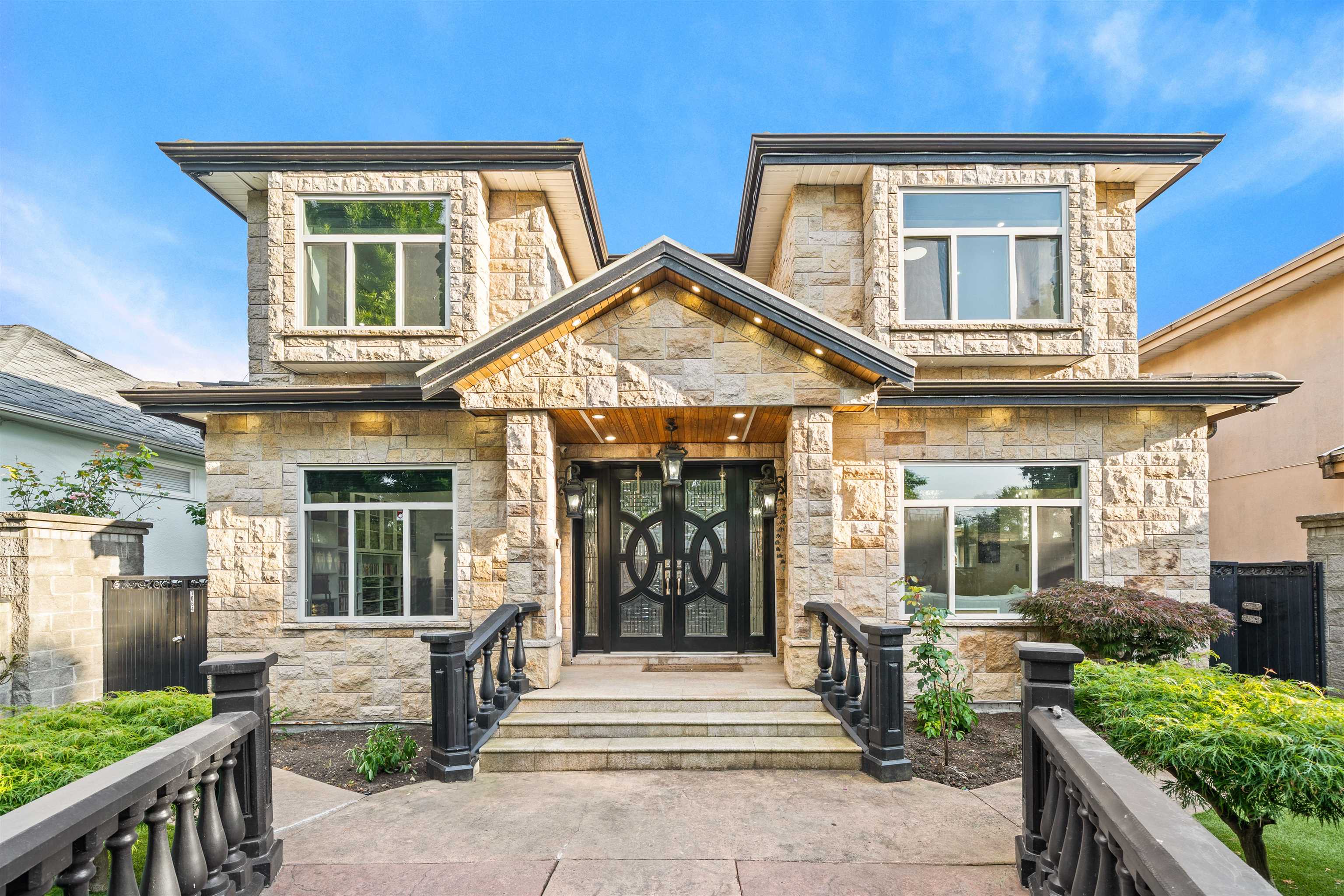 1060 East 61st Avenue, Vancouver, BC V5X 2C4