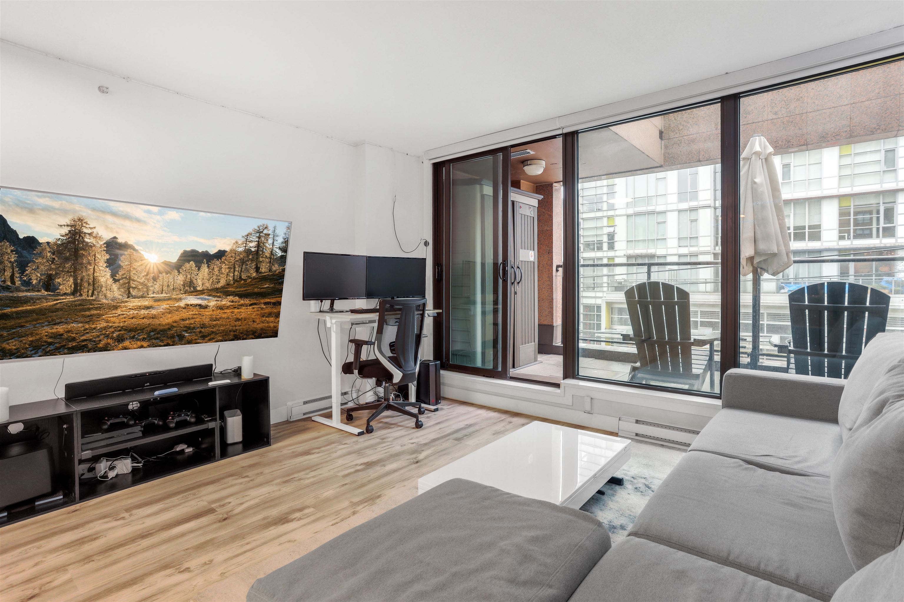 1189 Howe Street #214, Vancouver, BC V6Z 2X4