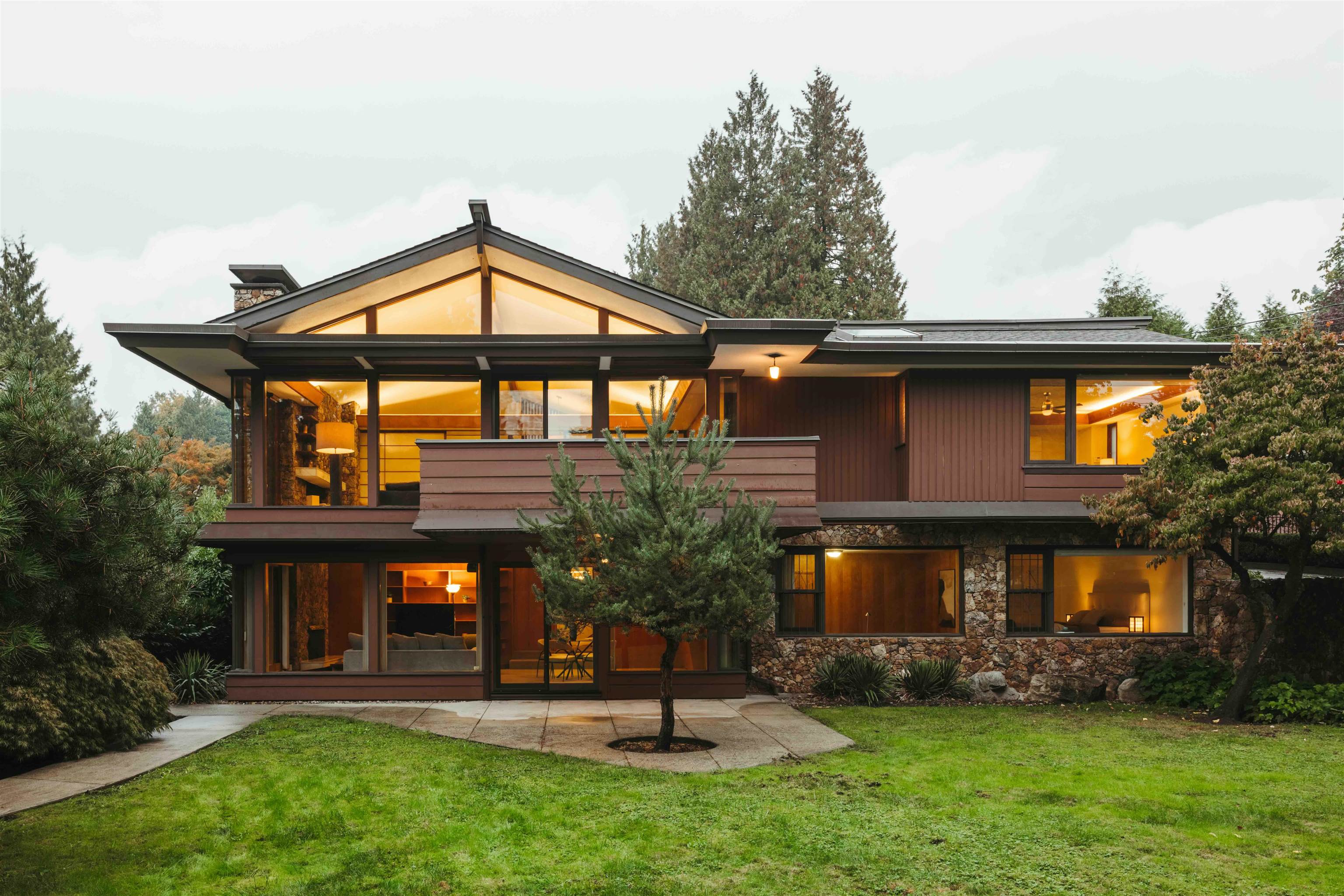 701 Dansey Avenue, Coquitlam, BC V3K 3G4
