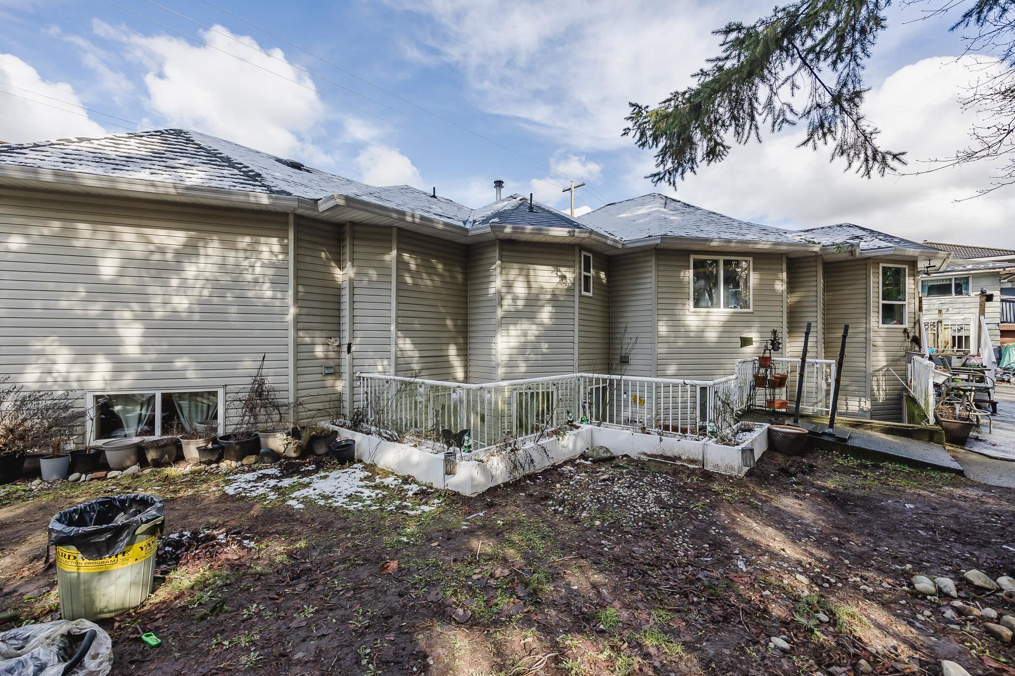 87b Avenue, Surrey, BC V3W 2M3