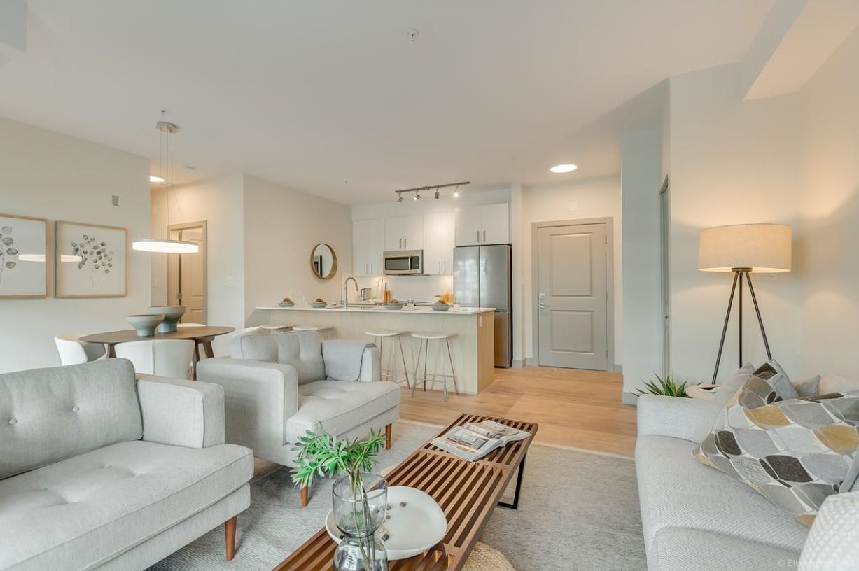 6968 Royal Oak Avenue #211, Burnaby, BC V5J 4J3