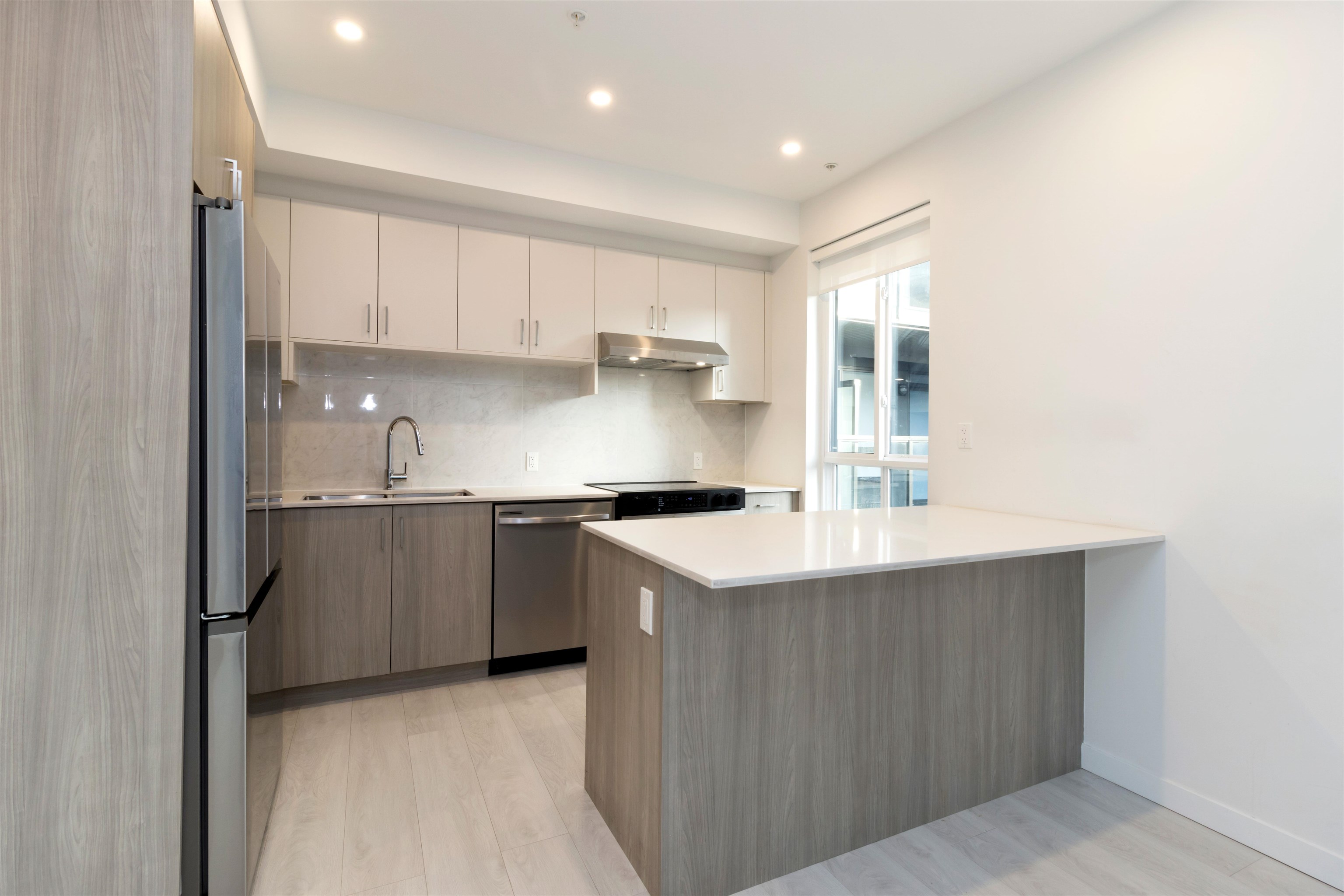 13838 108 Ave #201 #201, Surrey, BC V3T 0T8