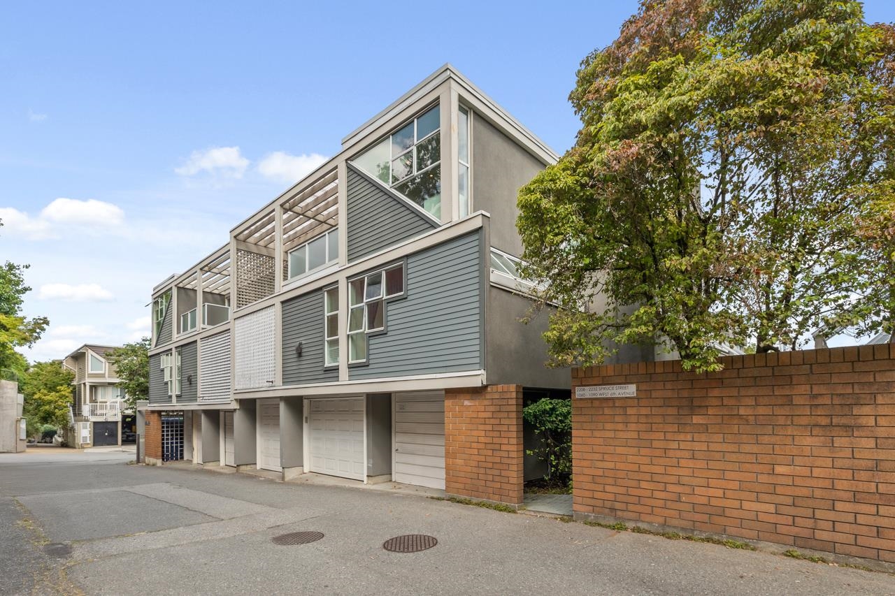 2220 Spruce Street, Vancouver, BC V6H 2P3