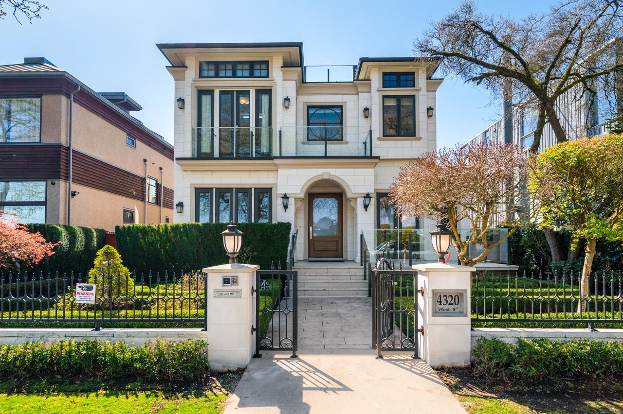4320 West 8th Avenue, Vancouver, BC V6R 2A1