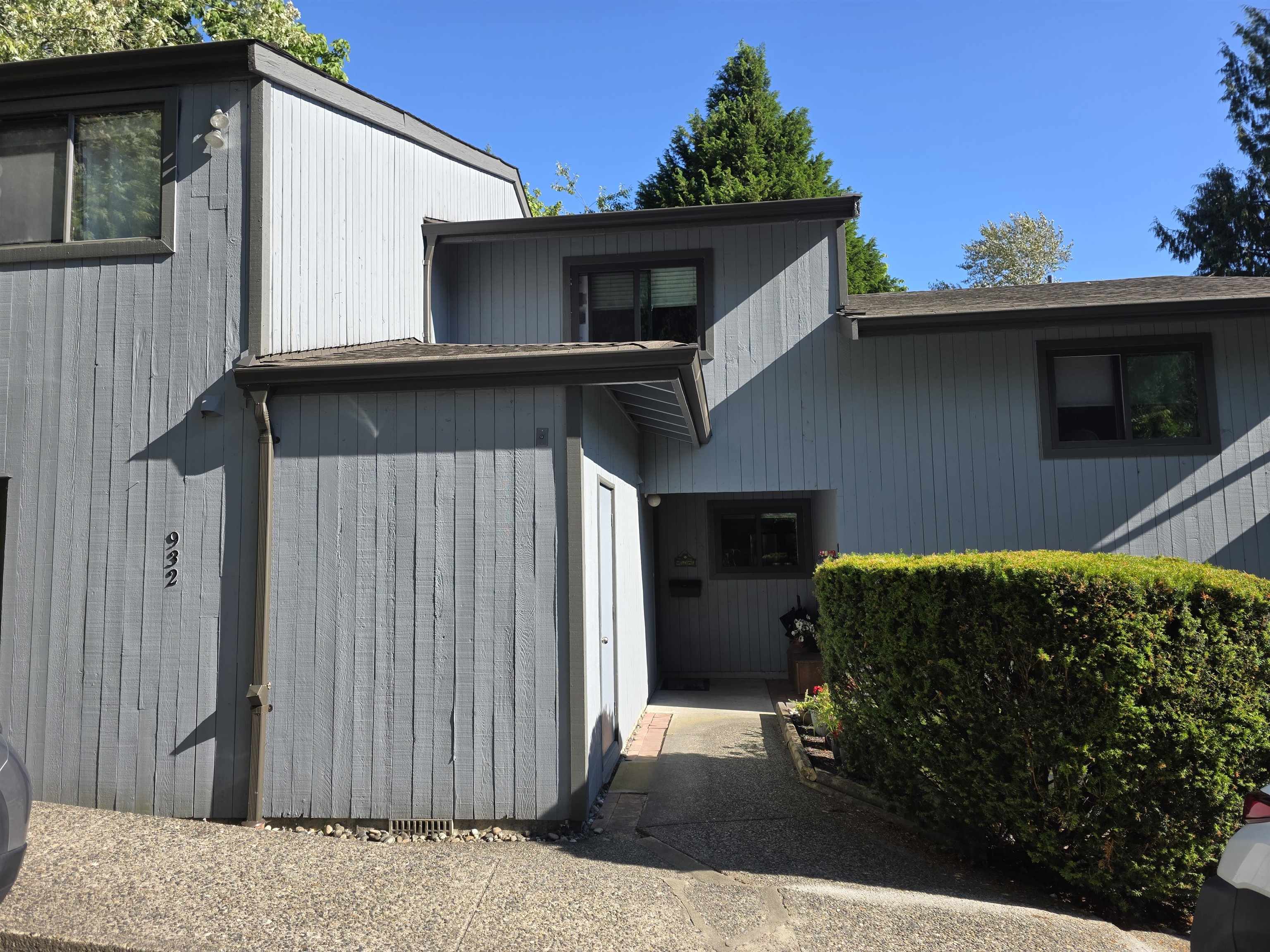 930 Blackstock Road, Port Moody, BC V3H 3S1