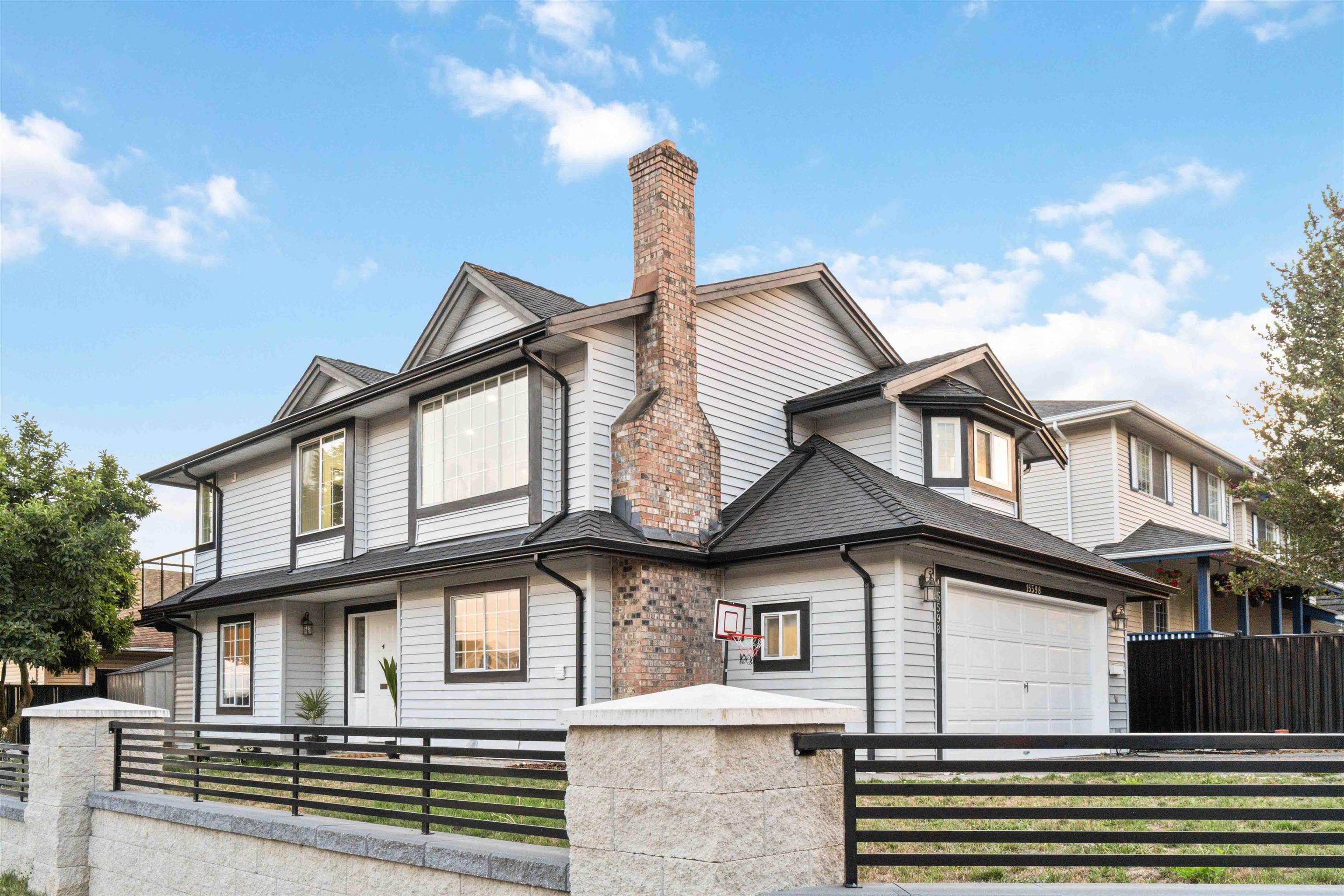 15598 Roper Avenue, White Rock, BC V4B 2G5
