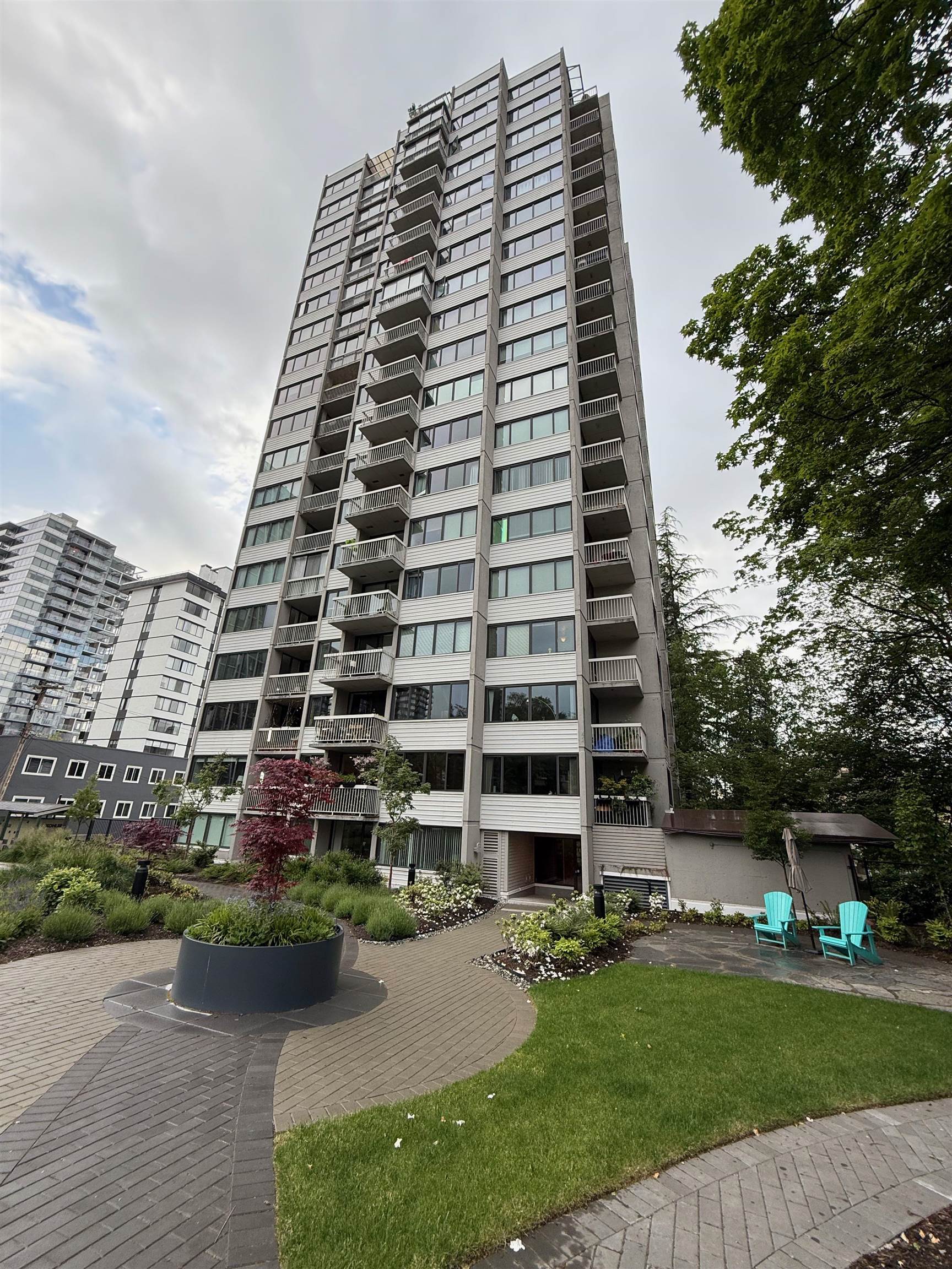 1740 Comox Street #201, Vancouver, BC V6G 2Z1