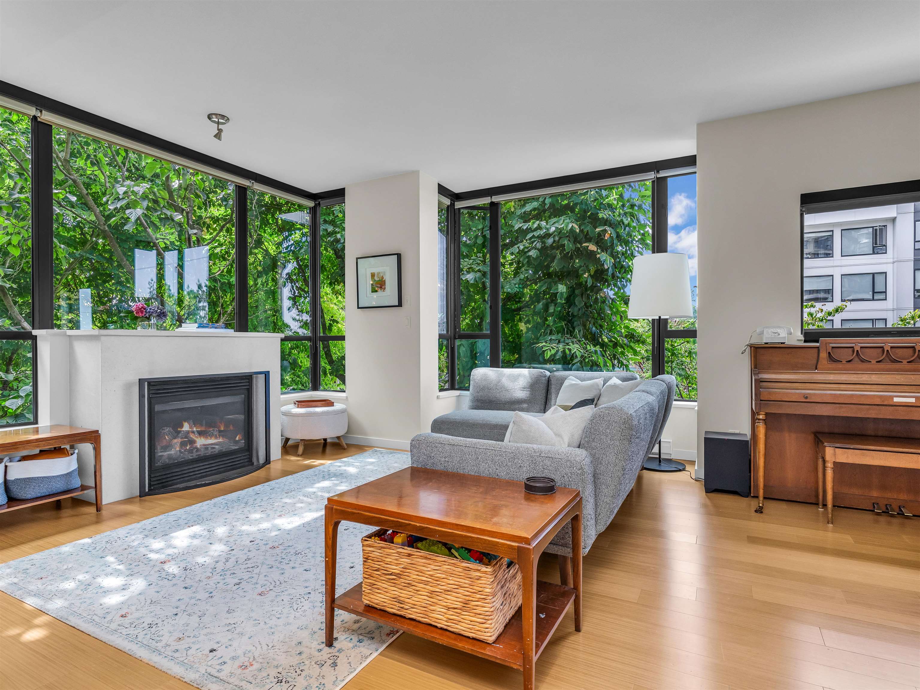 180 6th Street West, North Vancouver, BC V7M 2M2