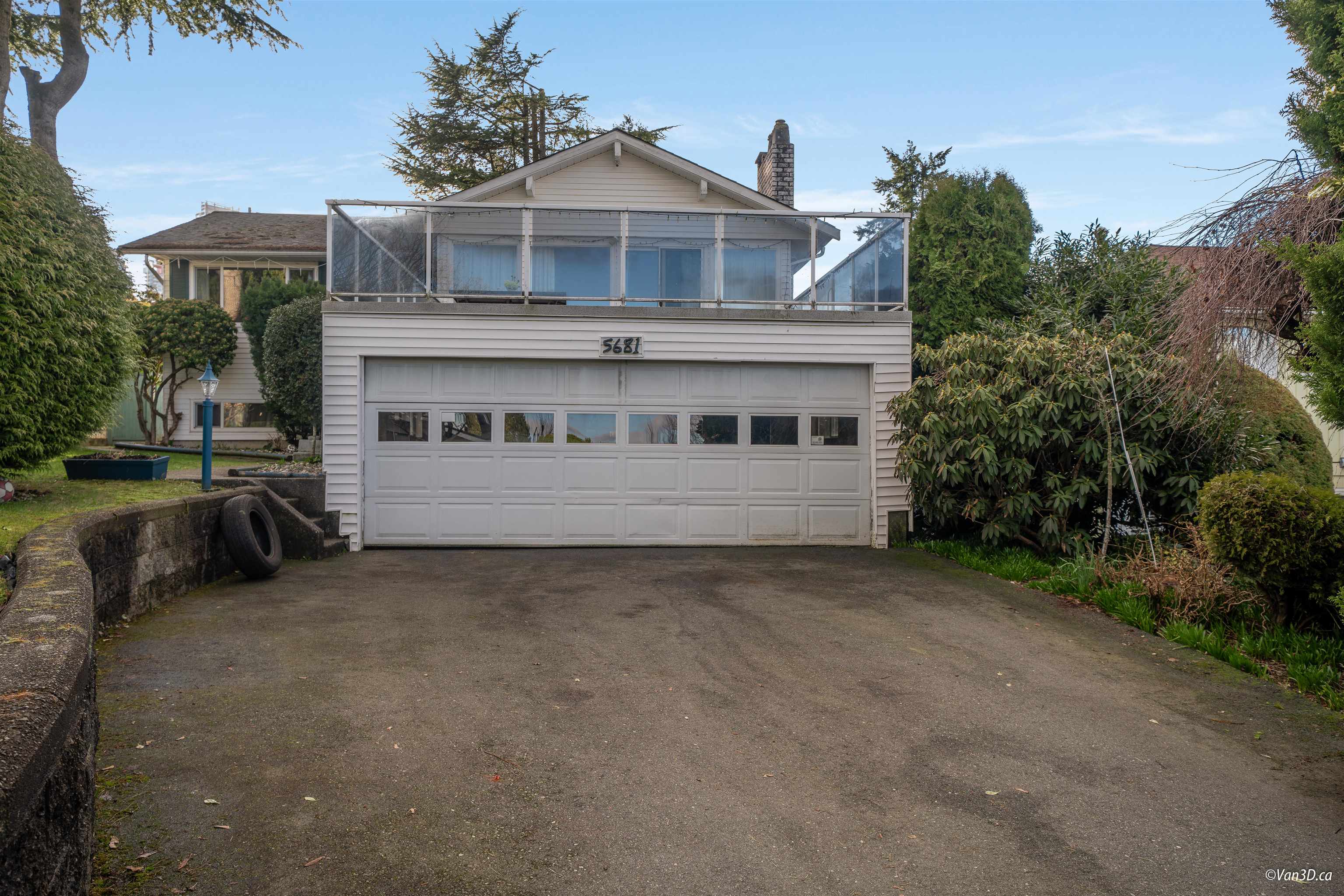 5681 5681 Sardis Crescent, Burnaby, BC V5H 3K4