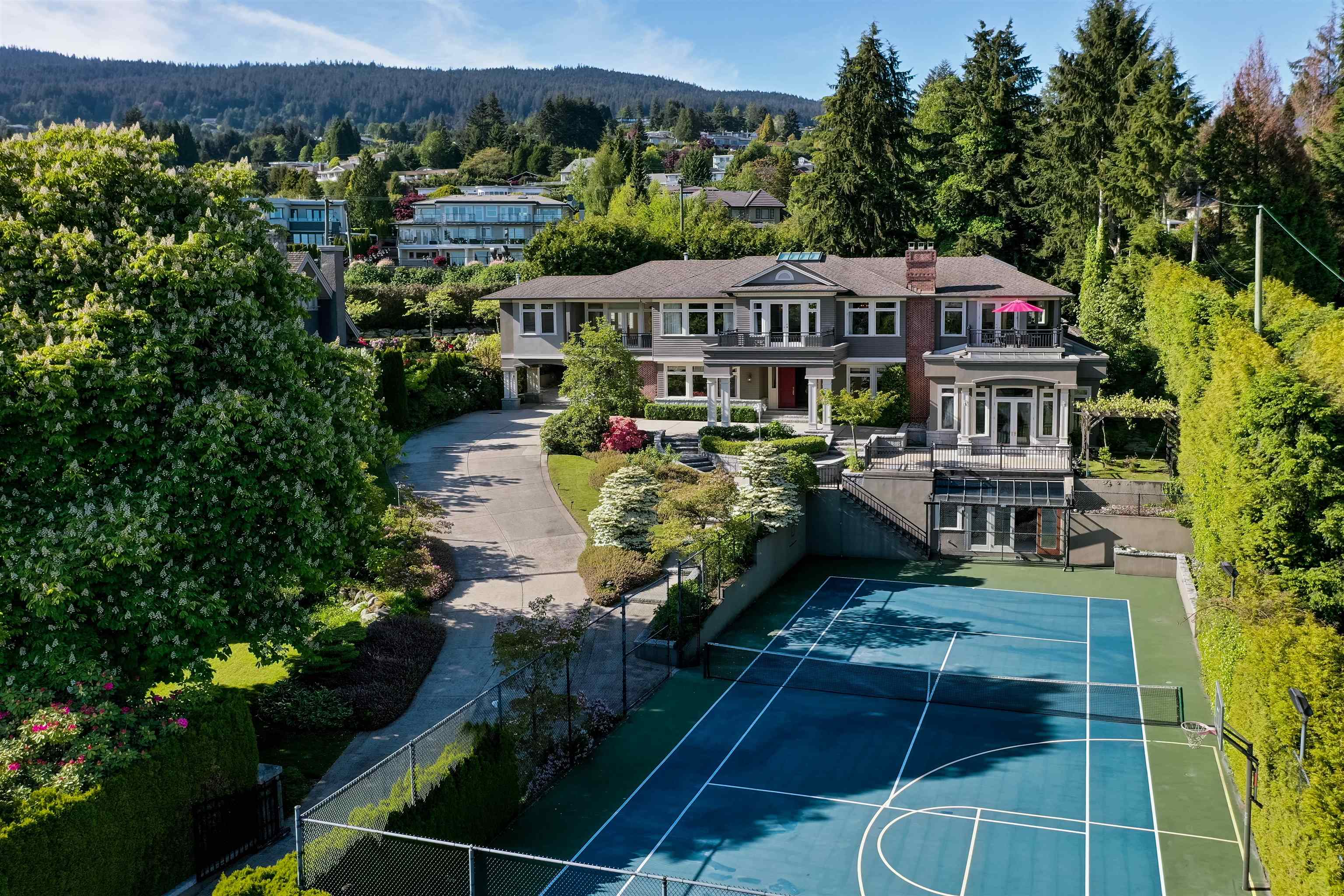 705 Parkside Road, West Vancouver, BC V7S 1P4