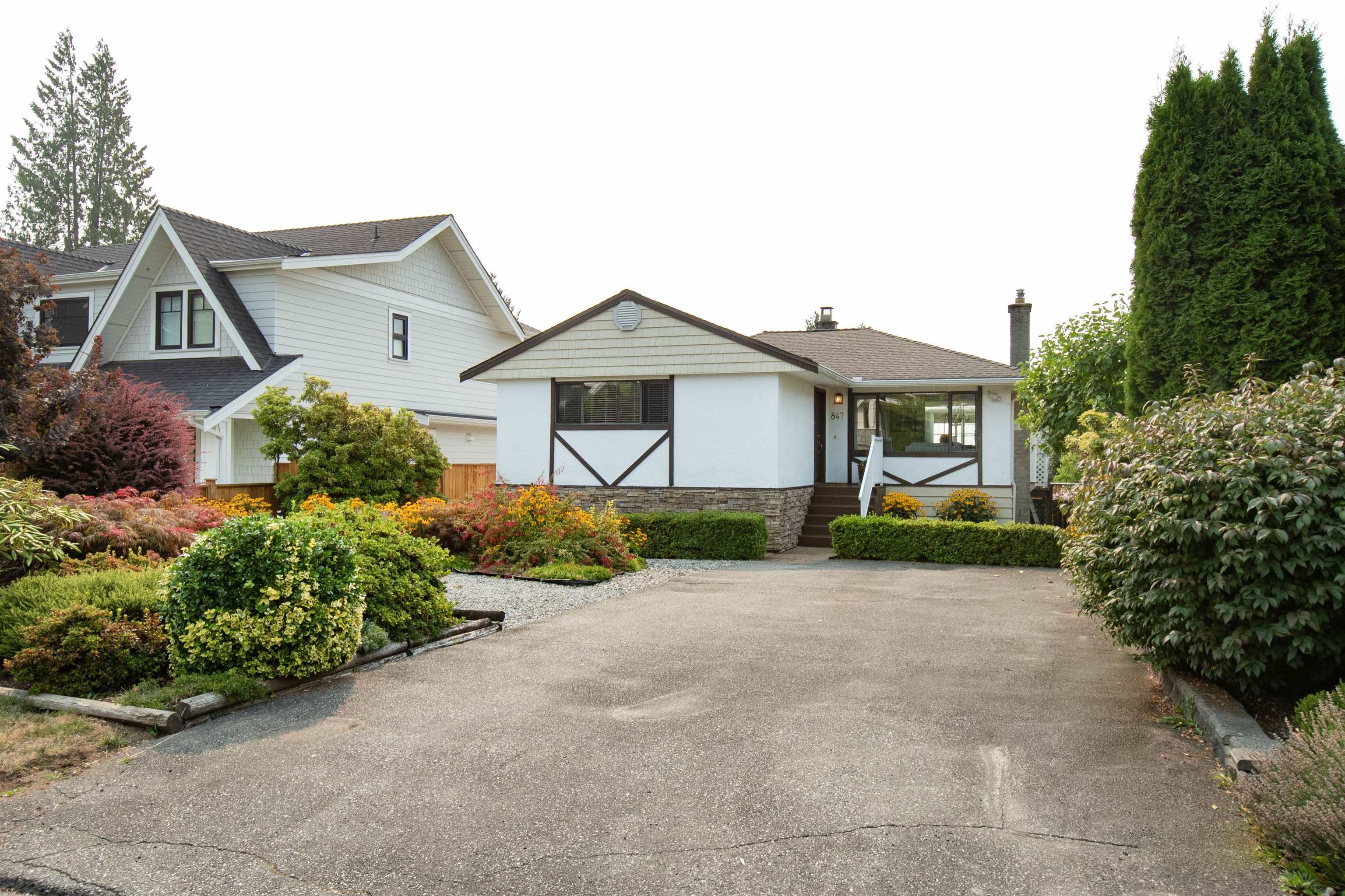 847 13th Street East, North Vancouver, BC V7L 2M8