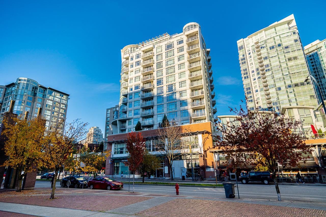 189 Davie Street #906, Vancouver, BC V6Z 2X9