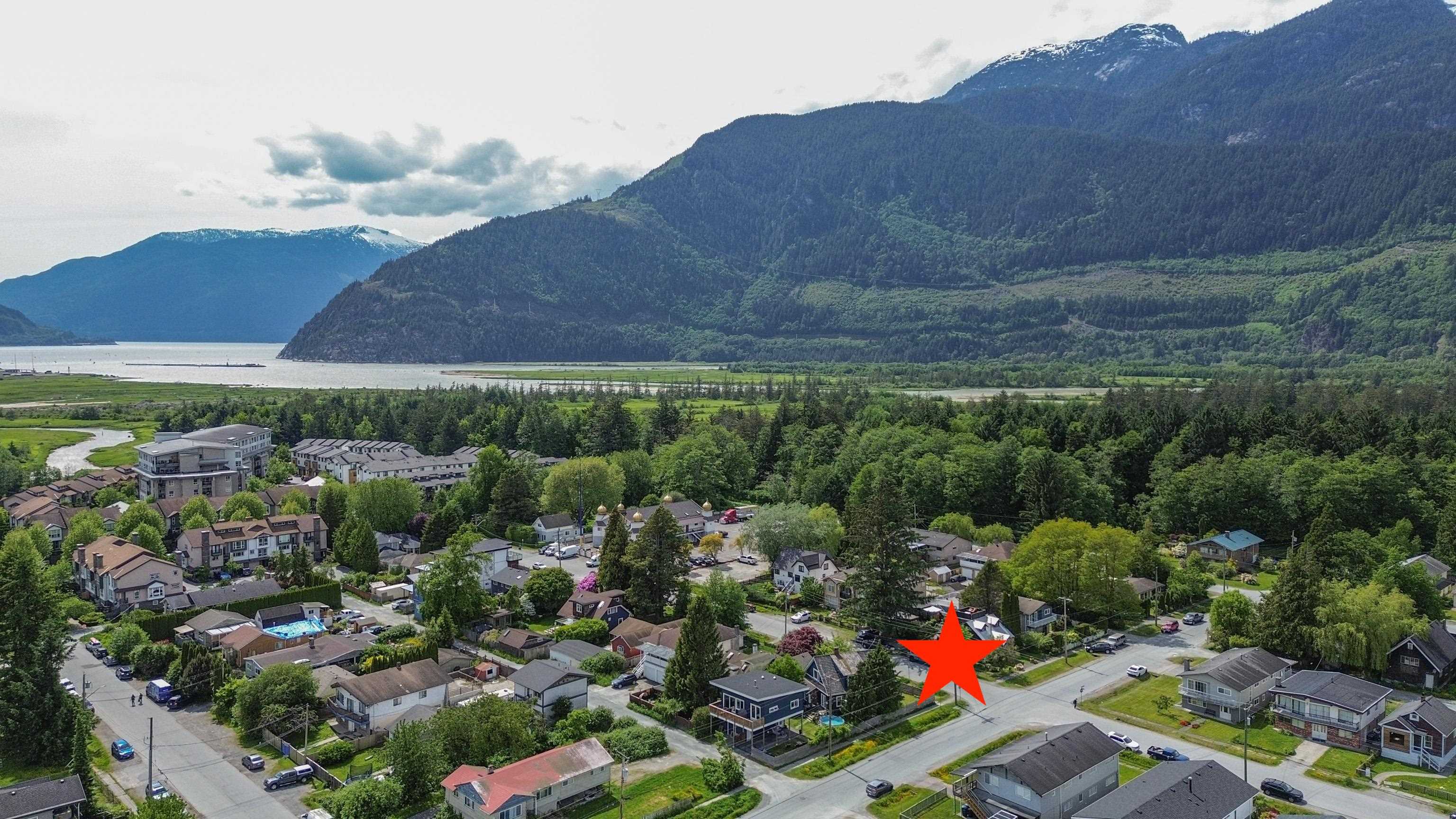 37992 5 Ave, Squamish, BC V8B 0P7