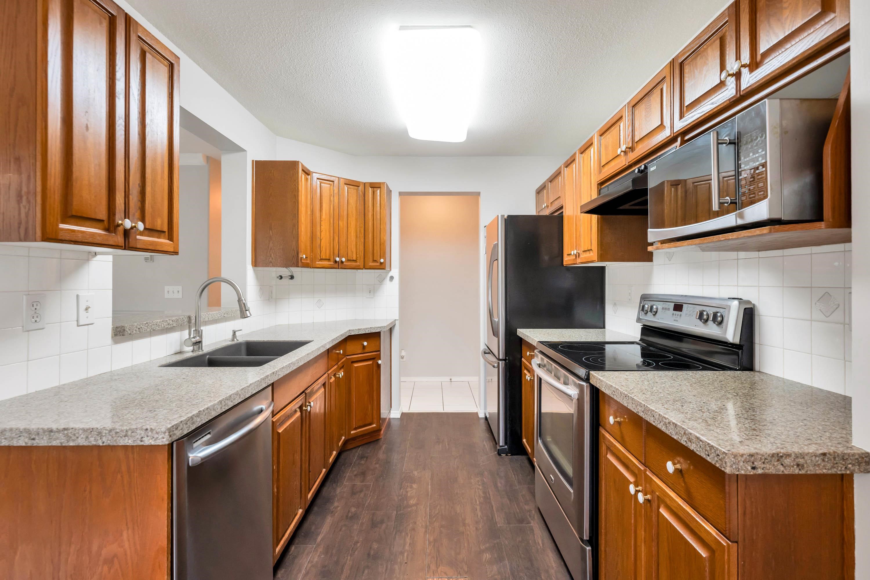 13870 70 Avenue #202, Surrey, BC V3W 0R9