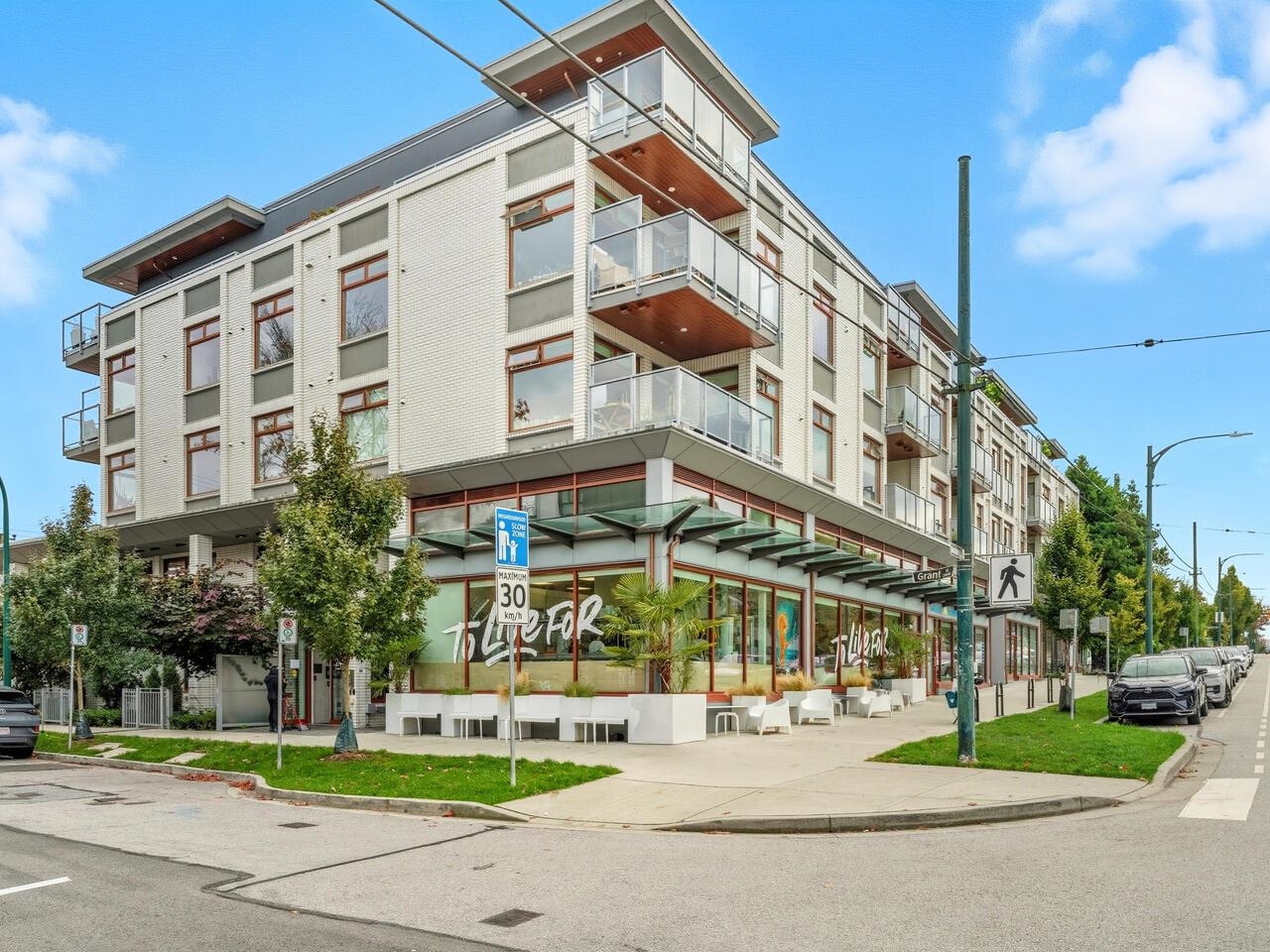 2408 Grant Street #208, Vancouver, BC V5K 3G4