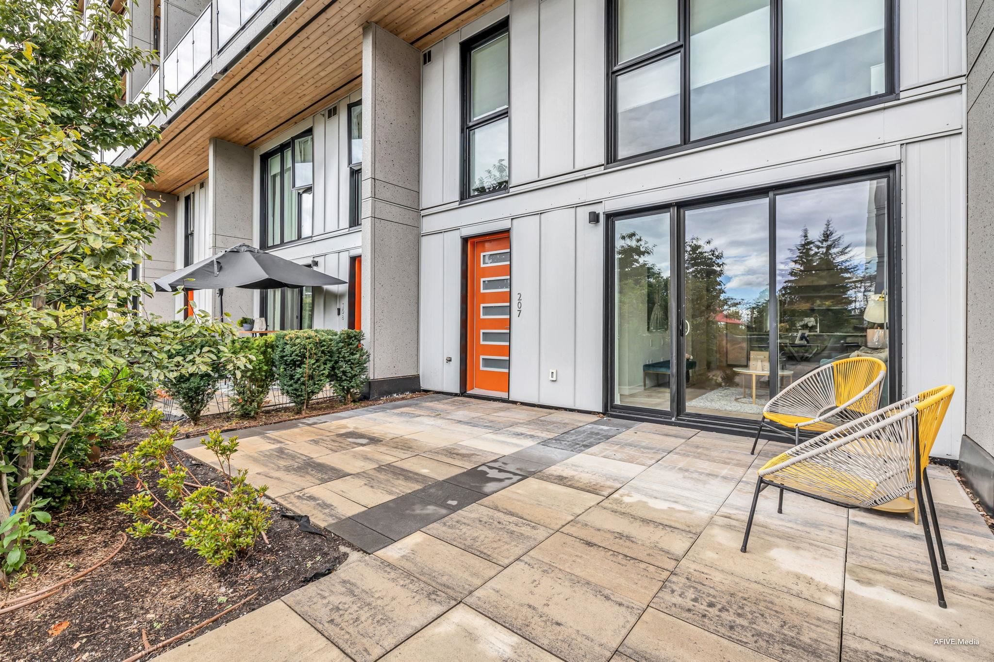 9888 University Crescent #207, Burnaby, BC V5A 0G4