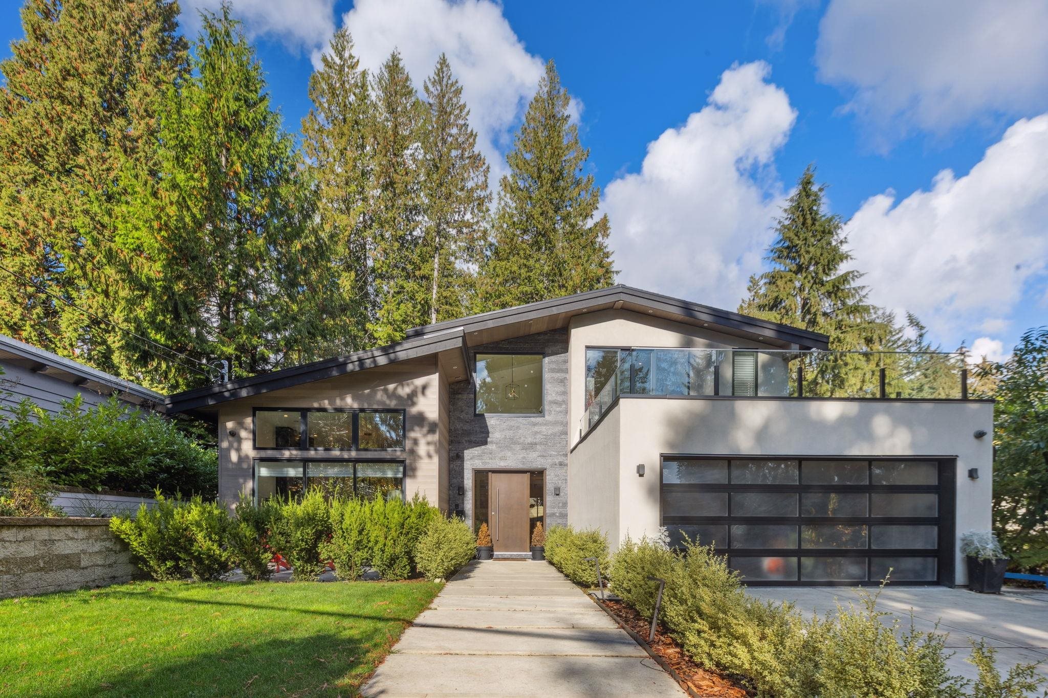 686 East Osborne Road, North Vancouver, BC V7N 1M7