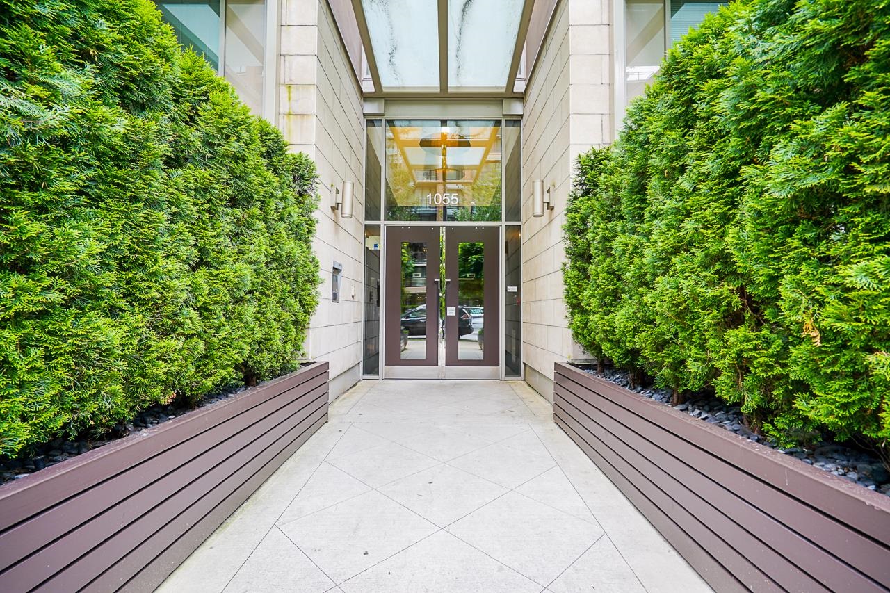 1055 Richards Street #210, Vancouver, BC V6B 0C2