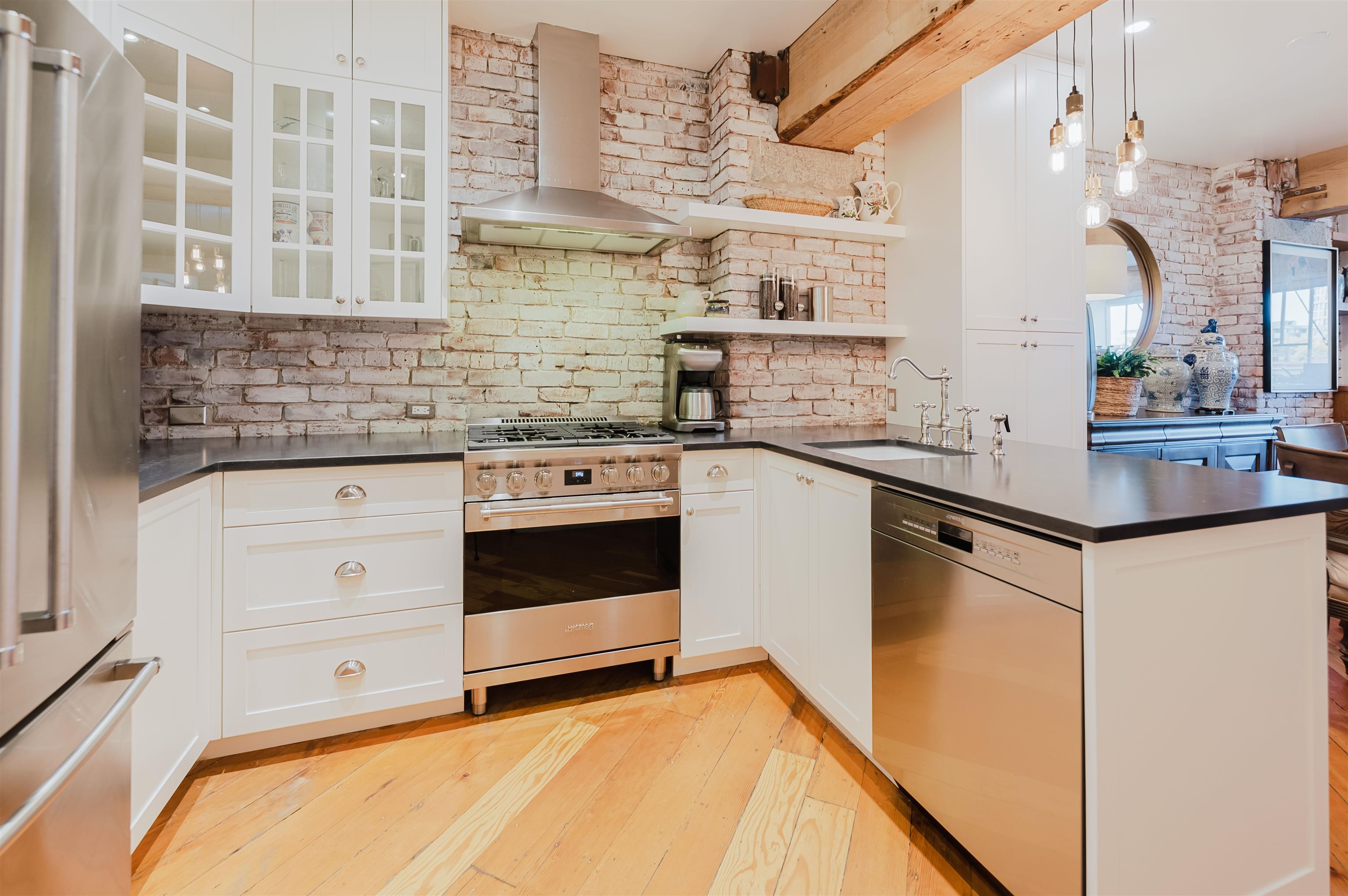 1178 Hamilton Street #210, Vancouver, BC V6B 2S2
