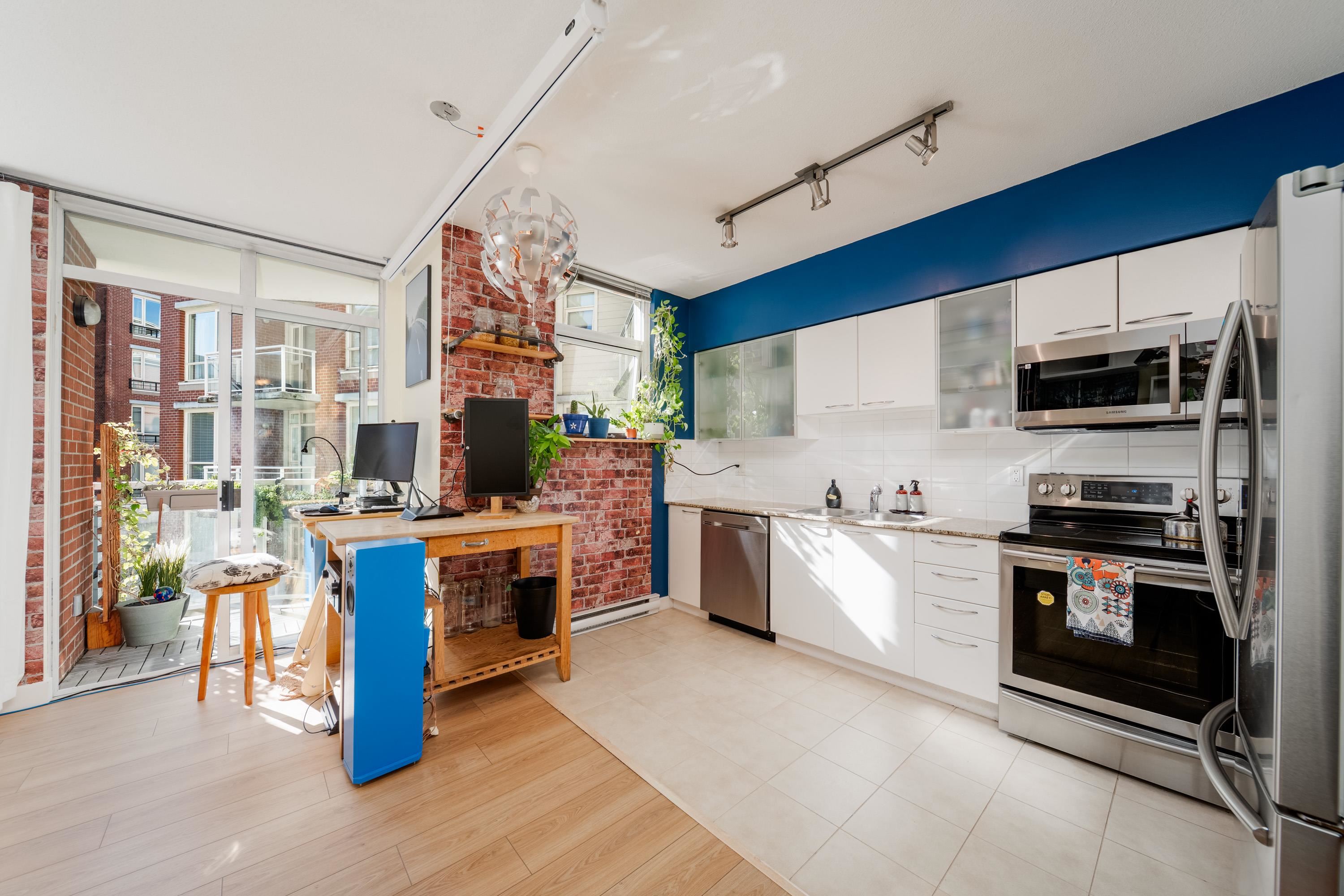 4028 Knight Street #420, Vancouver, BC V5N 5Y8