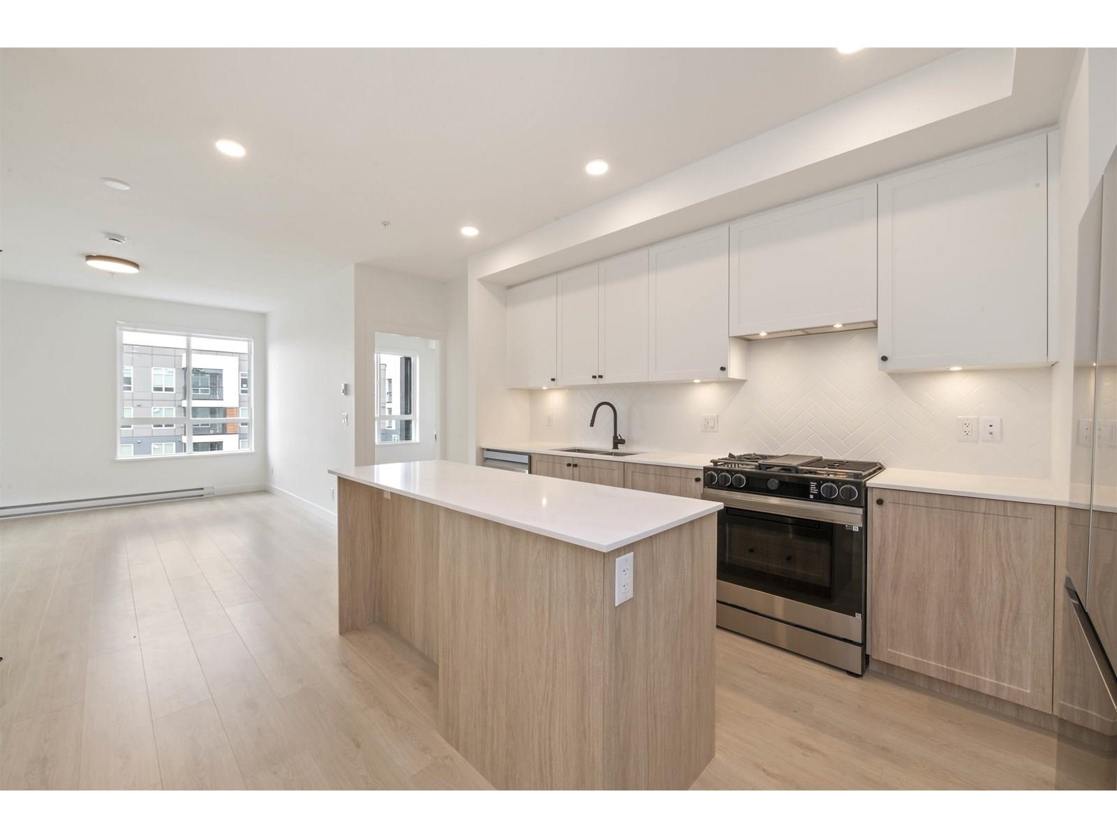 19953 76 Avenue #503, Langley, BC V2Y 1S3