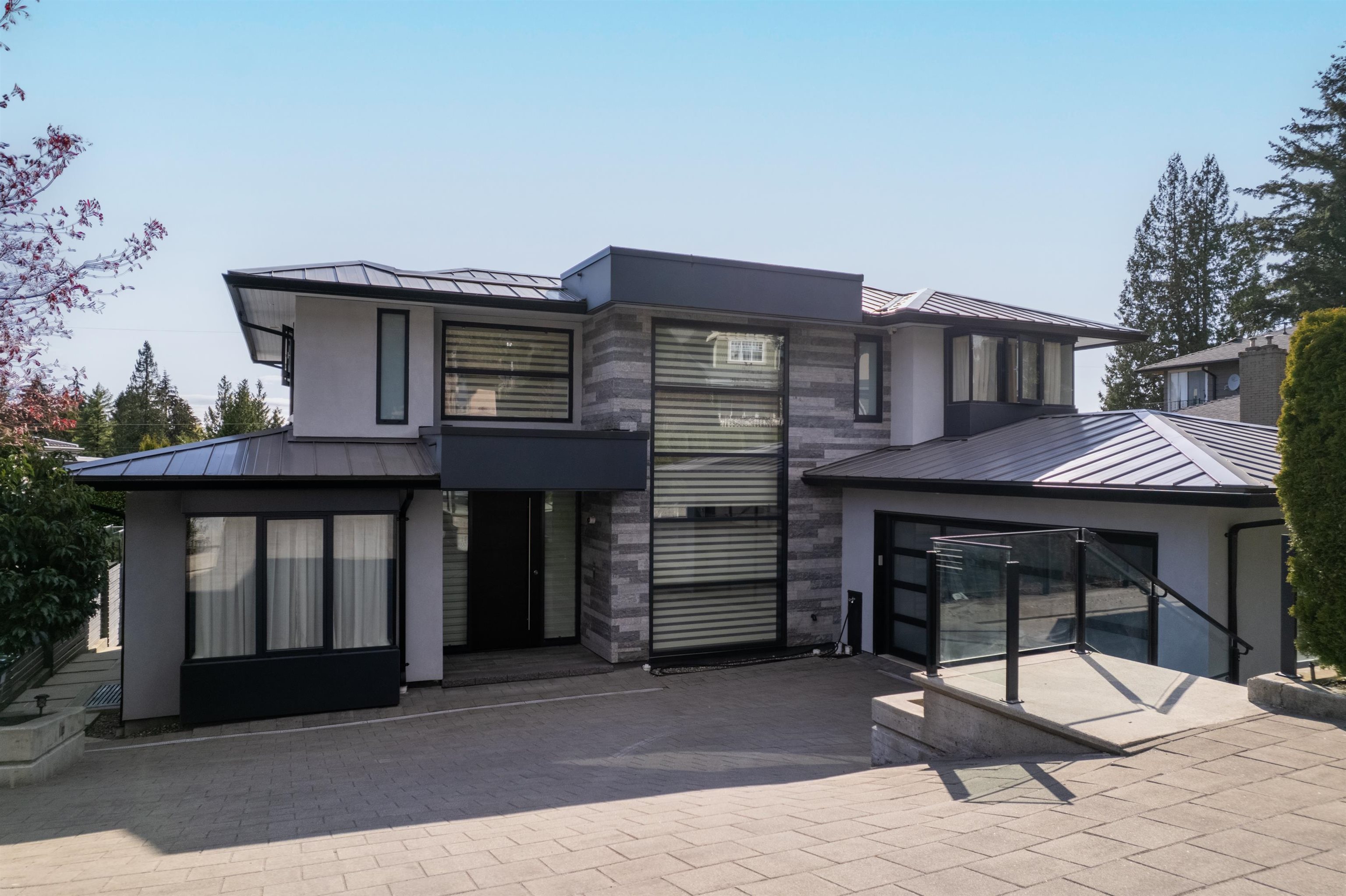 925 Beaumont Drive, North Vancouver, BC V7R 1P5