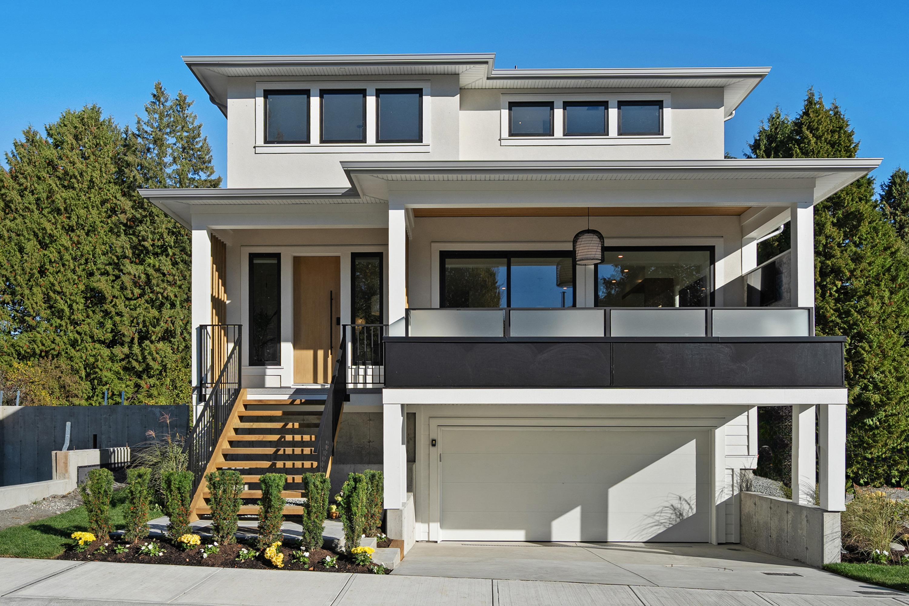 10 Avenue, Surrey, BC V4A 1A9
