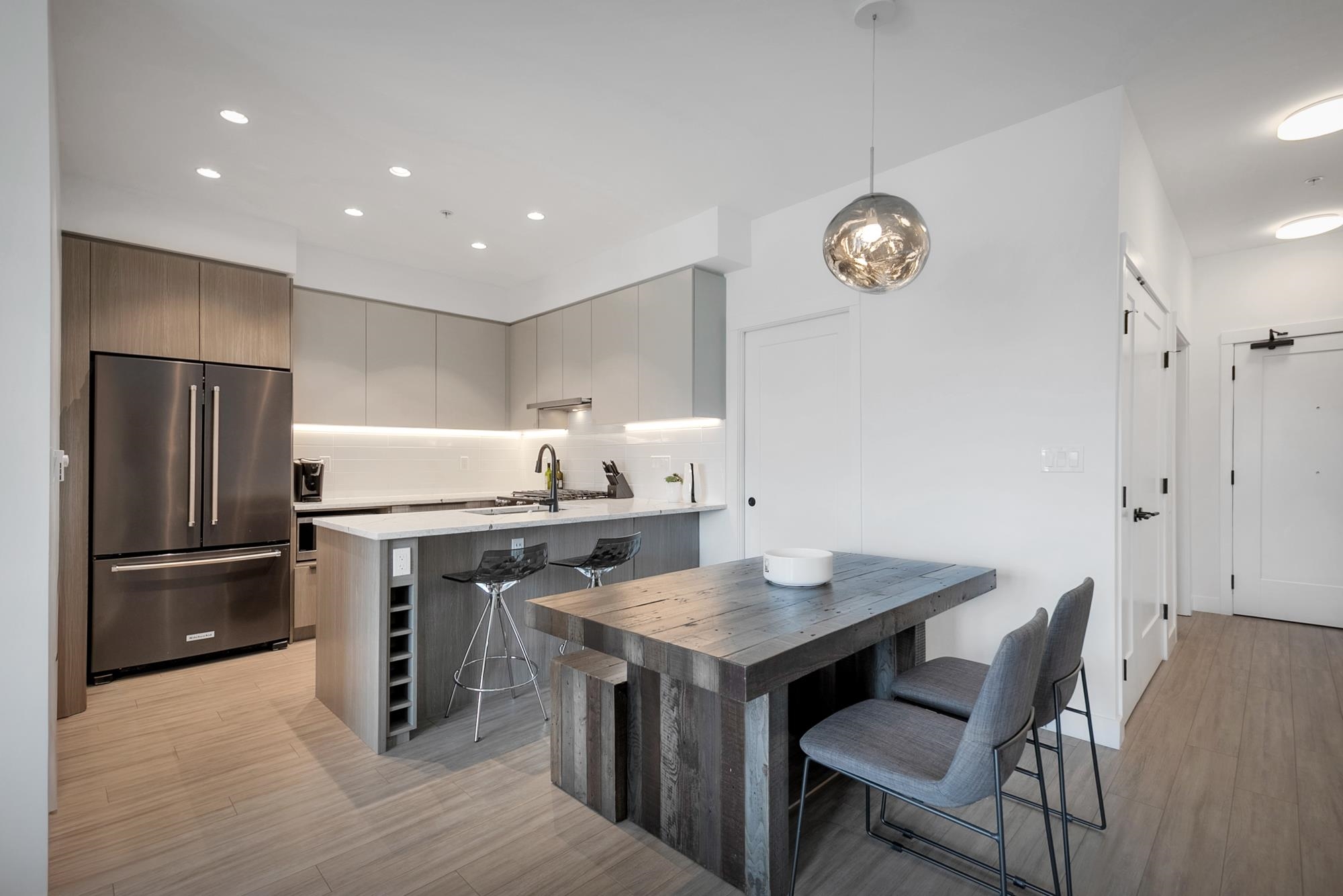 2408 Grant Street #404, Vancouver, BC V5K 3G4