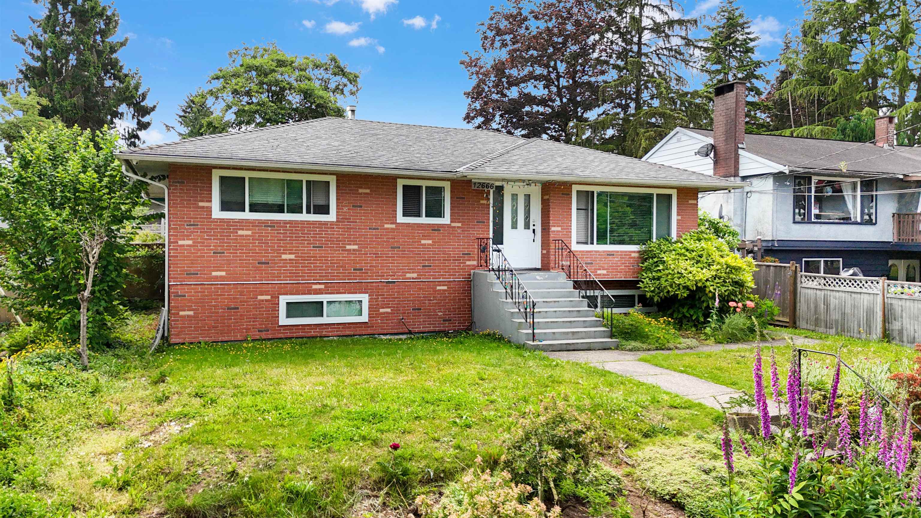 98 Avenue, Surrey, BC V3V 2K8
