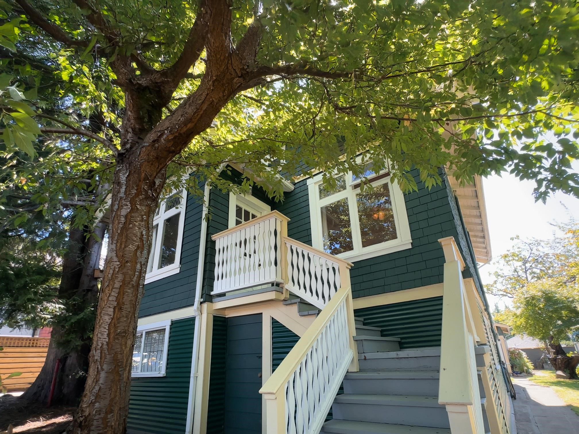 3336 East Georgia Street, Vancouver, BC V5K 2L4