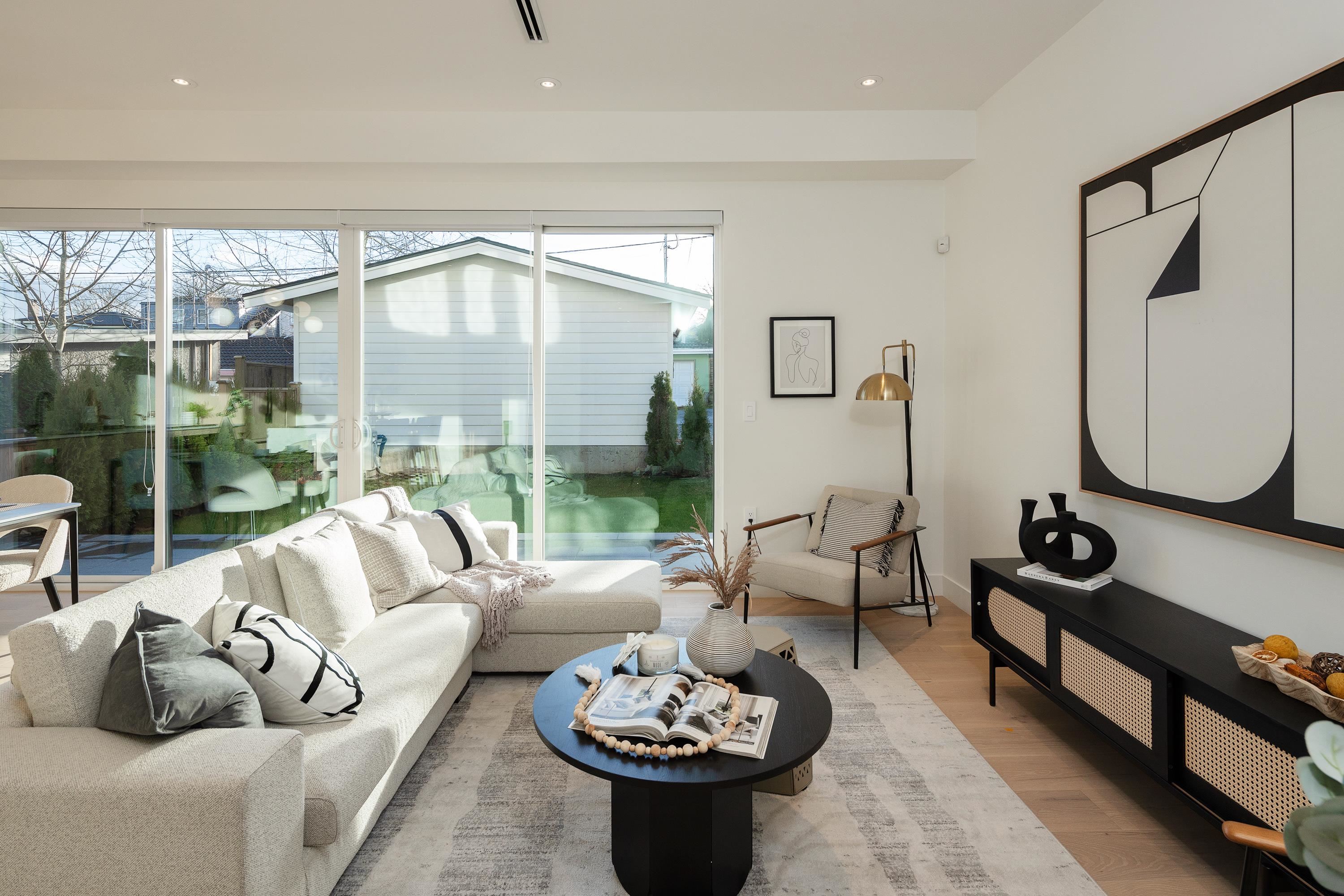 32 East 37th Avenue, Vancouver, BC V5W 1E2
