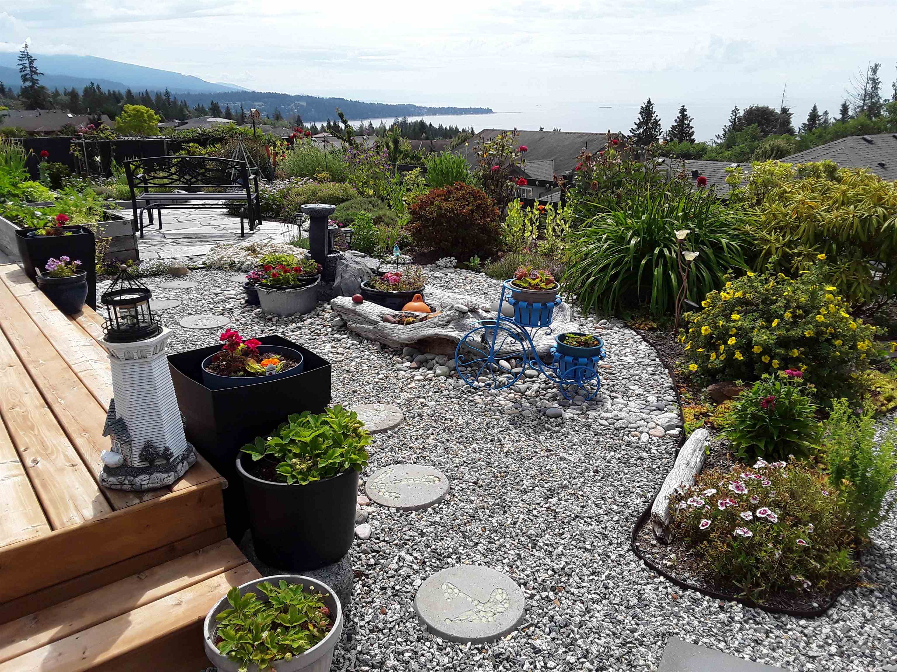 6267 Apollo Rd, Sechelt, BC V7Z 0N7
