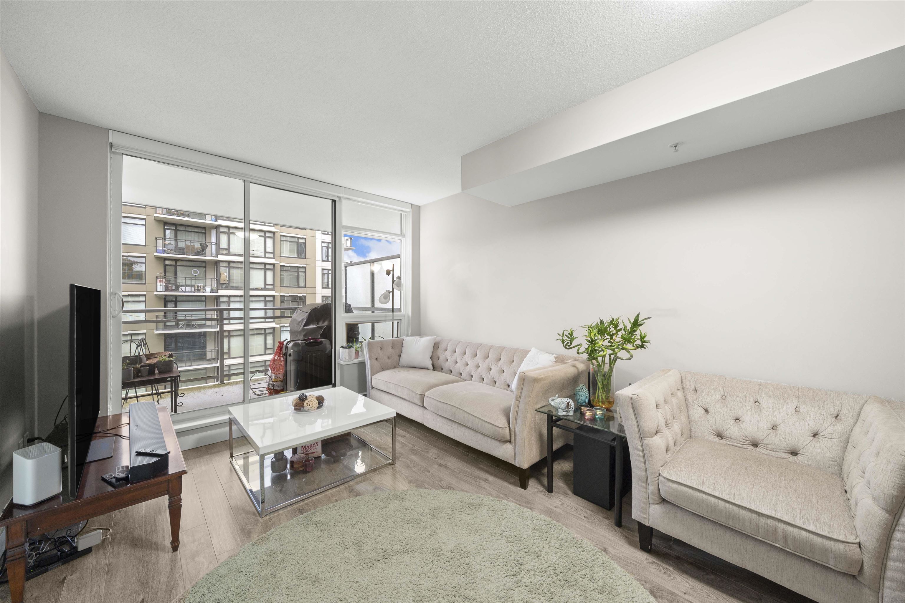 6188 Number 3 Road #813, Richmond, BC V6Y 0J3