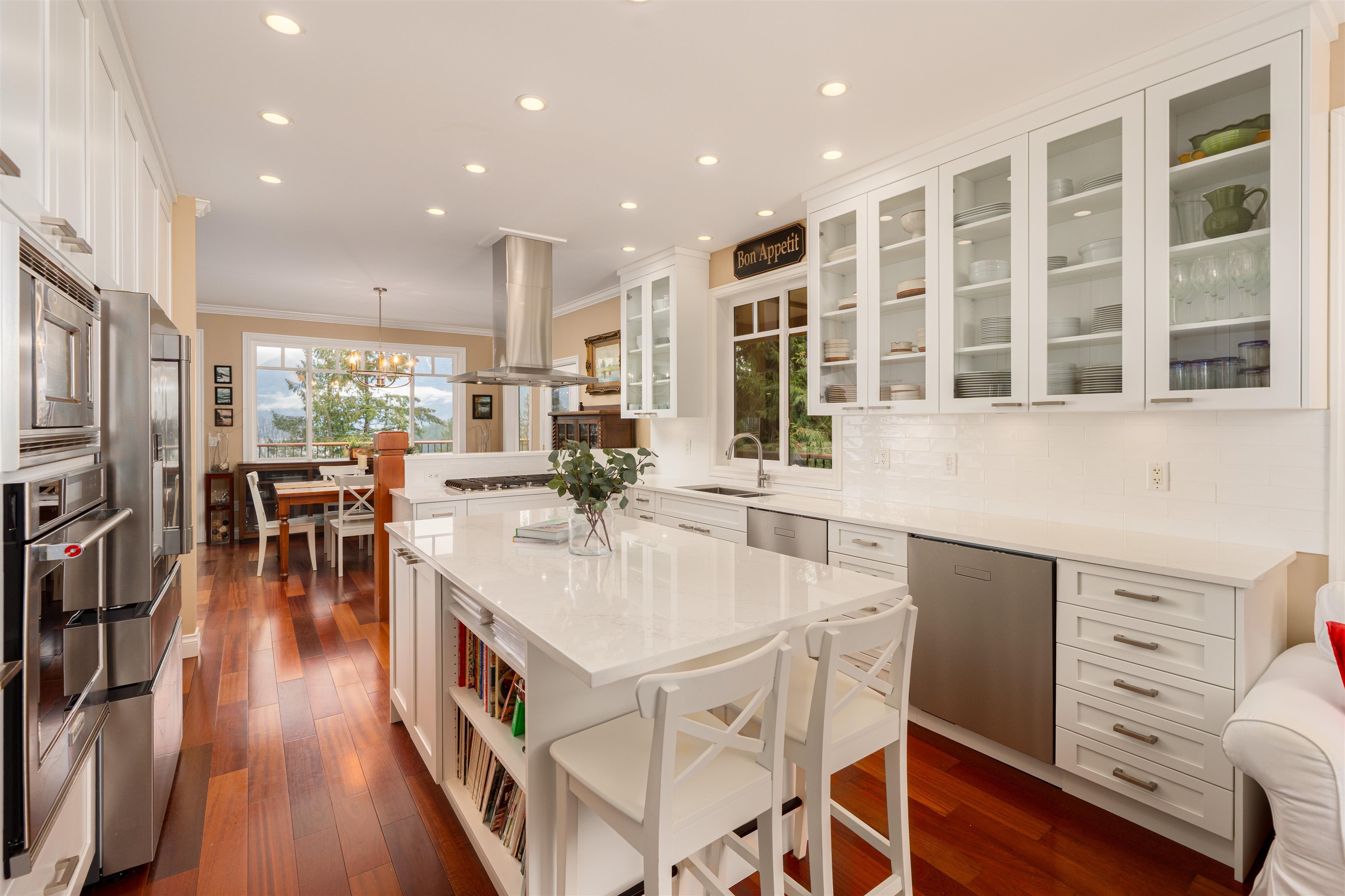 947 Village Drive, Bowen Island, BC V0N 1G1