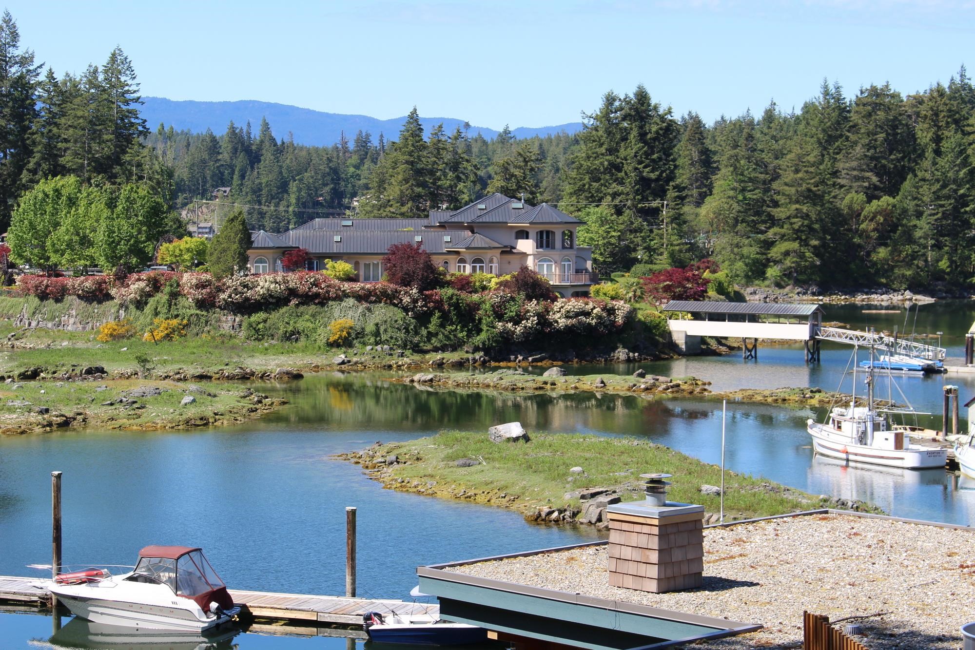 12849 Lagoon Rd #18b, Madeira Park, BC V0N 2H1