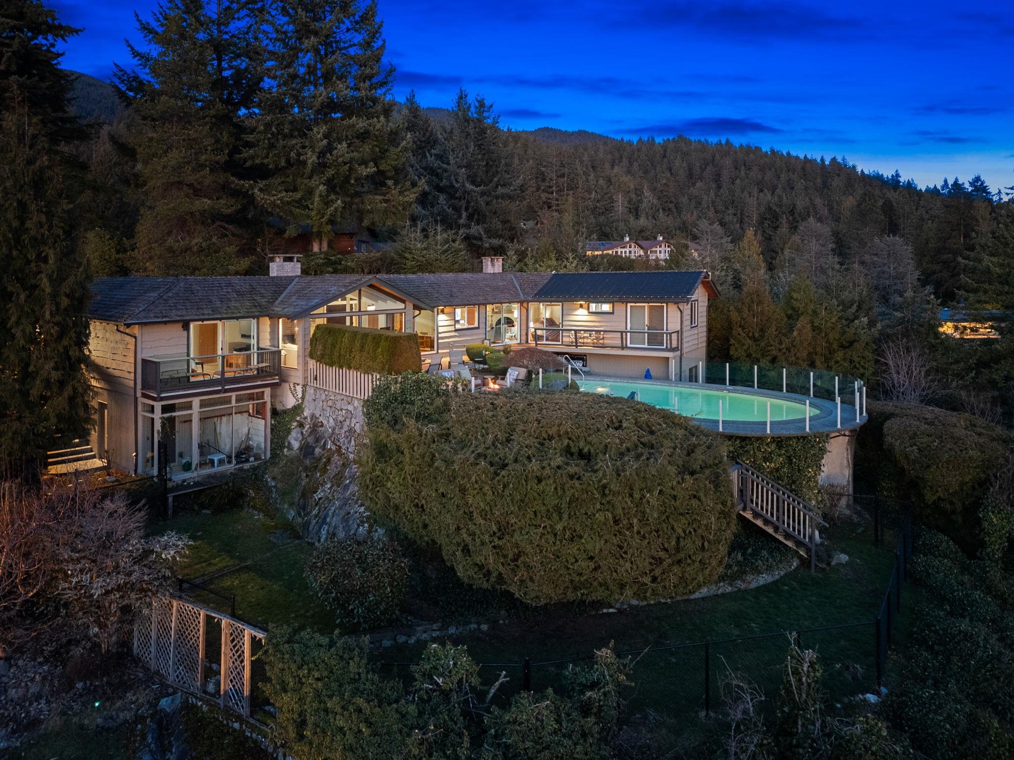 4570 Woodgreen Court, West Vancouver, BC V7S 2V7
