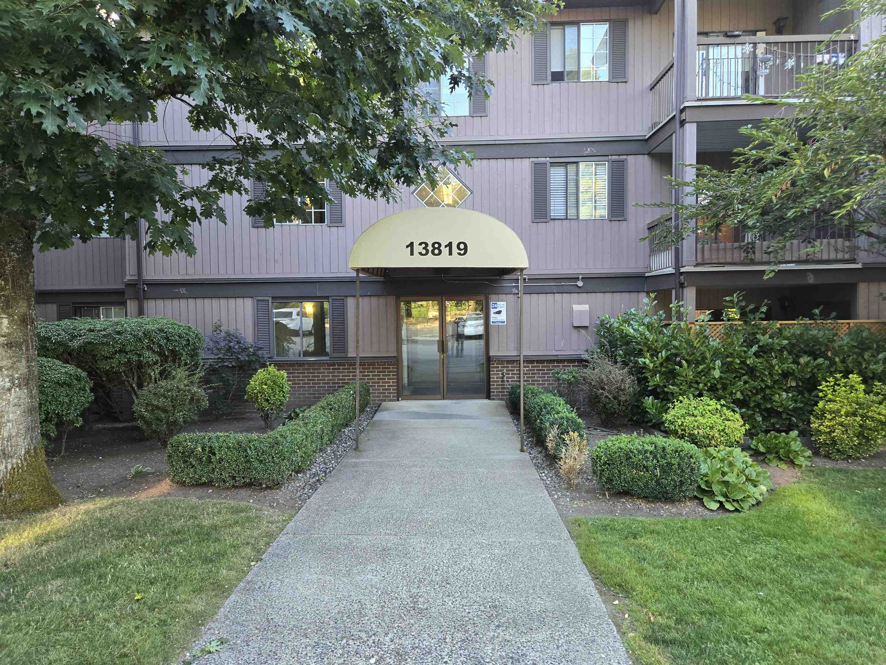 13819 100 Avenue #2203, Surrey, BC V3T 5L1