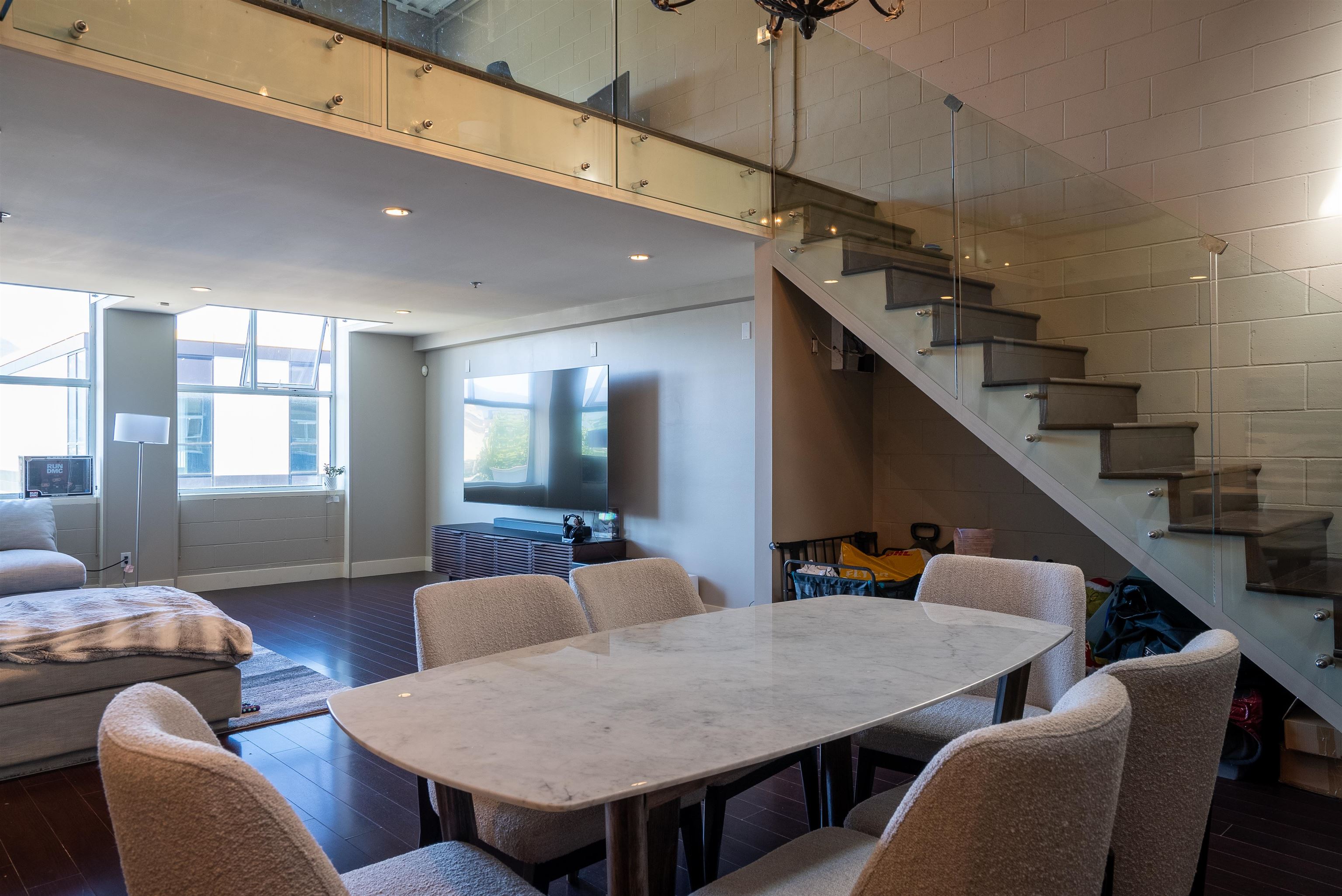 1220 East Pender Street #305, Vancouver, BC V6A 1W8
