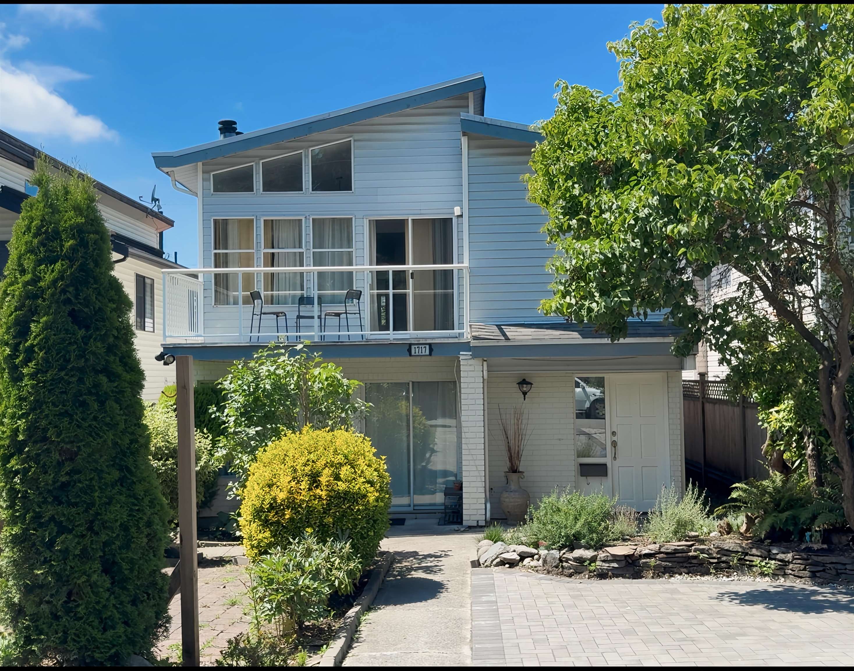 1717 Tatlow Avenue, North Vancouver, BC V7P 3A1