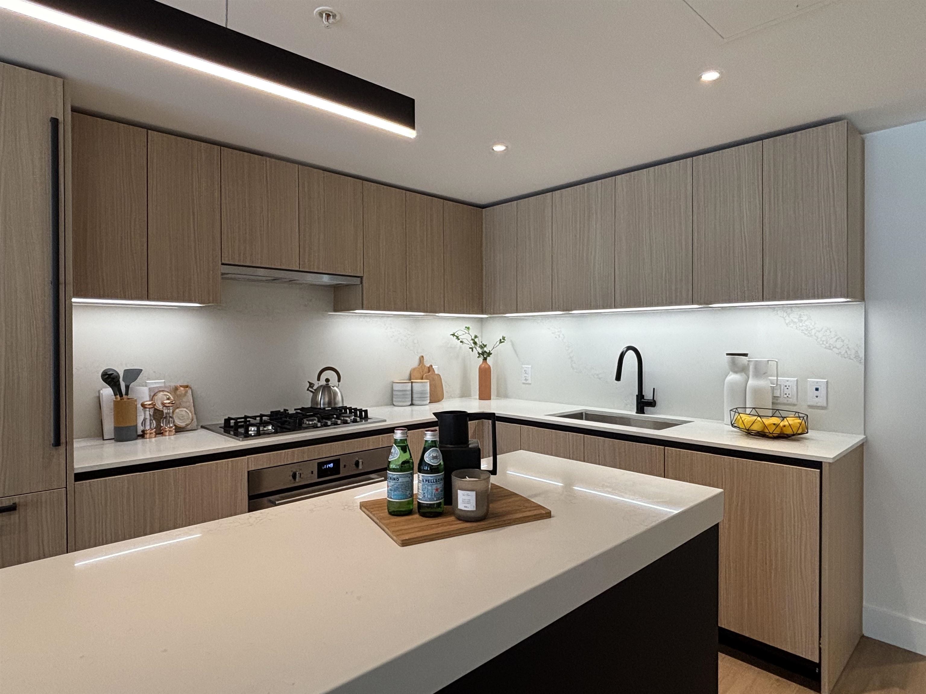2235 E Broadway #210, Vancouver, BC V5N 0J5