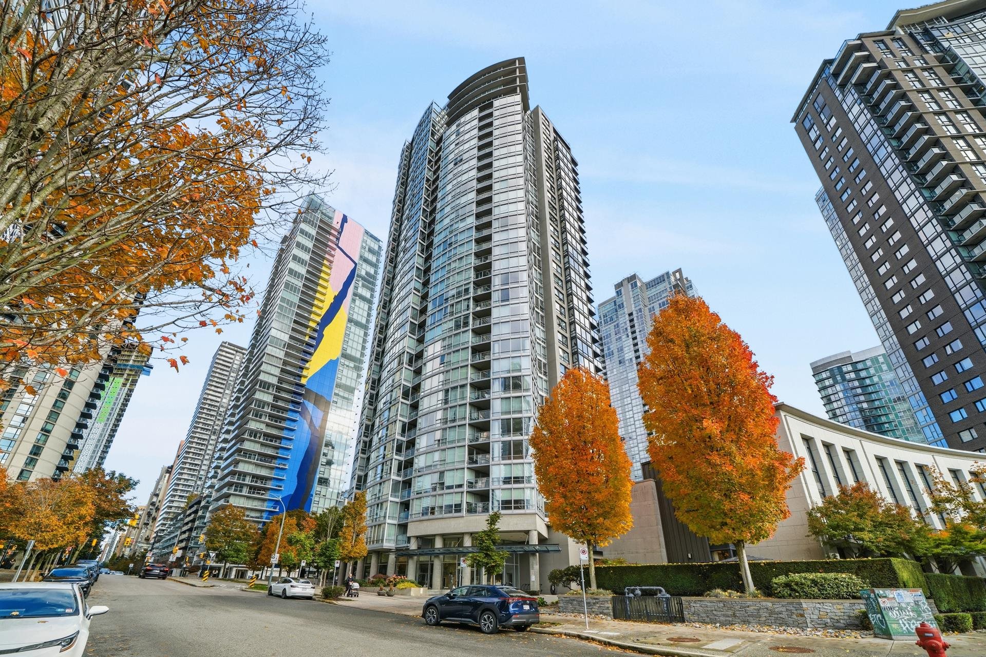 1438 Richards Street #906, Vancouver, BC V6Z 3B8