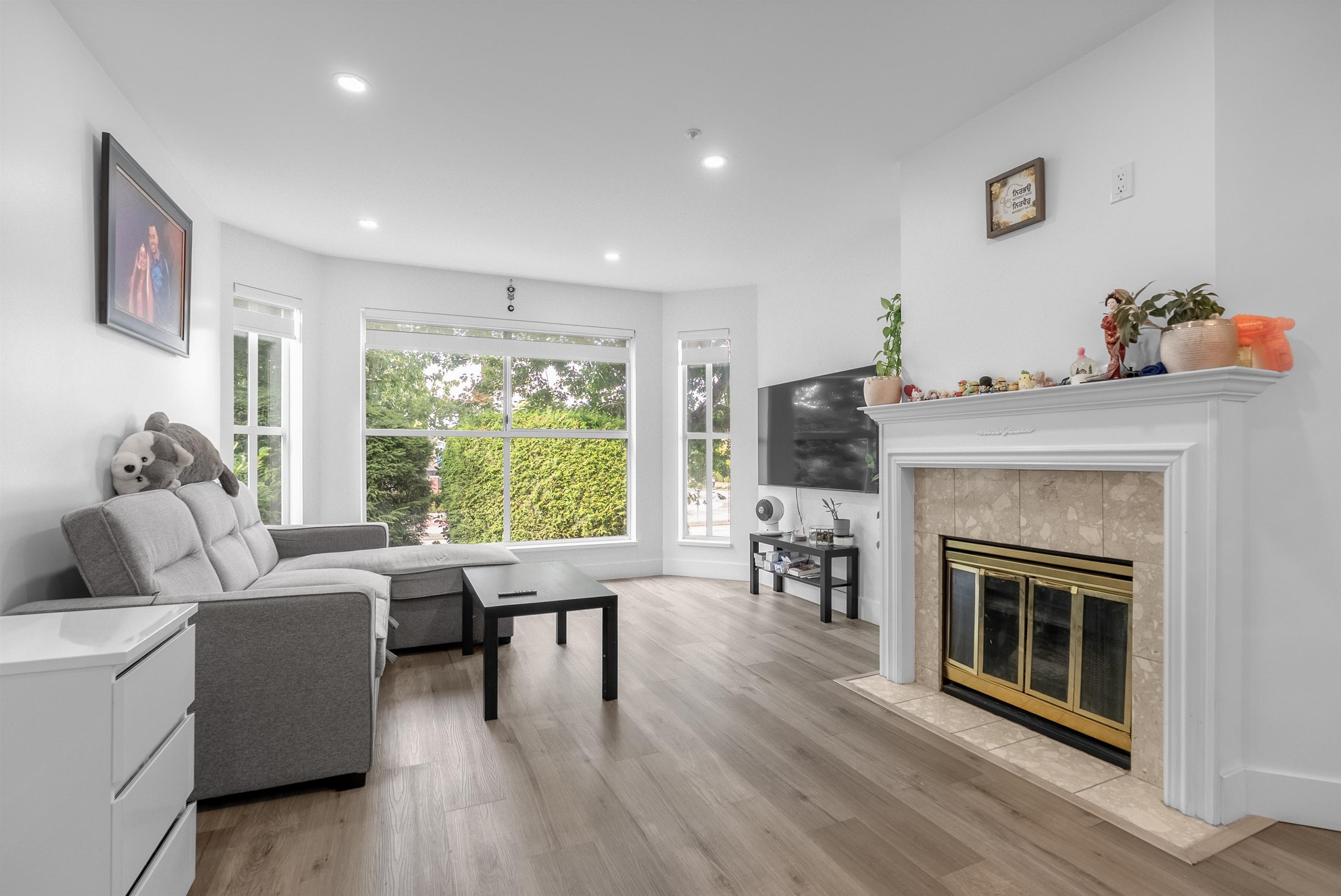 7171 121 Street #210, Surrey, BC V3W 1G9