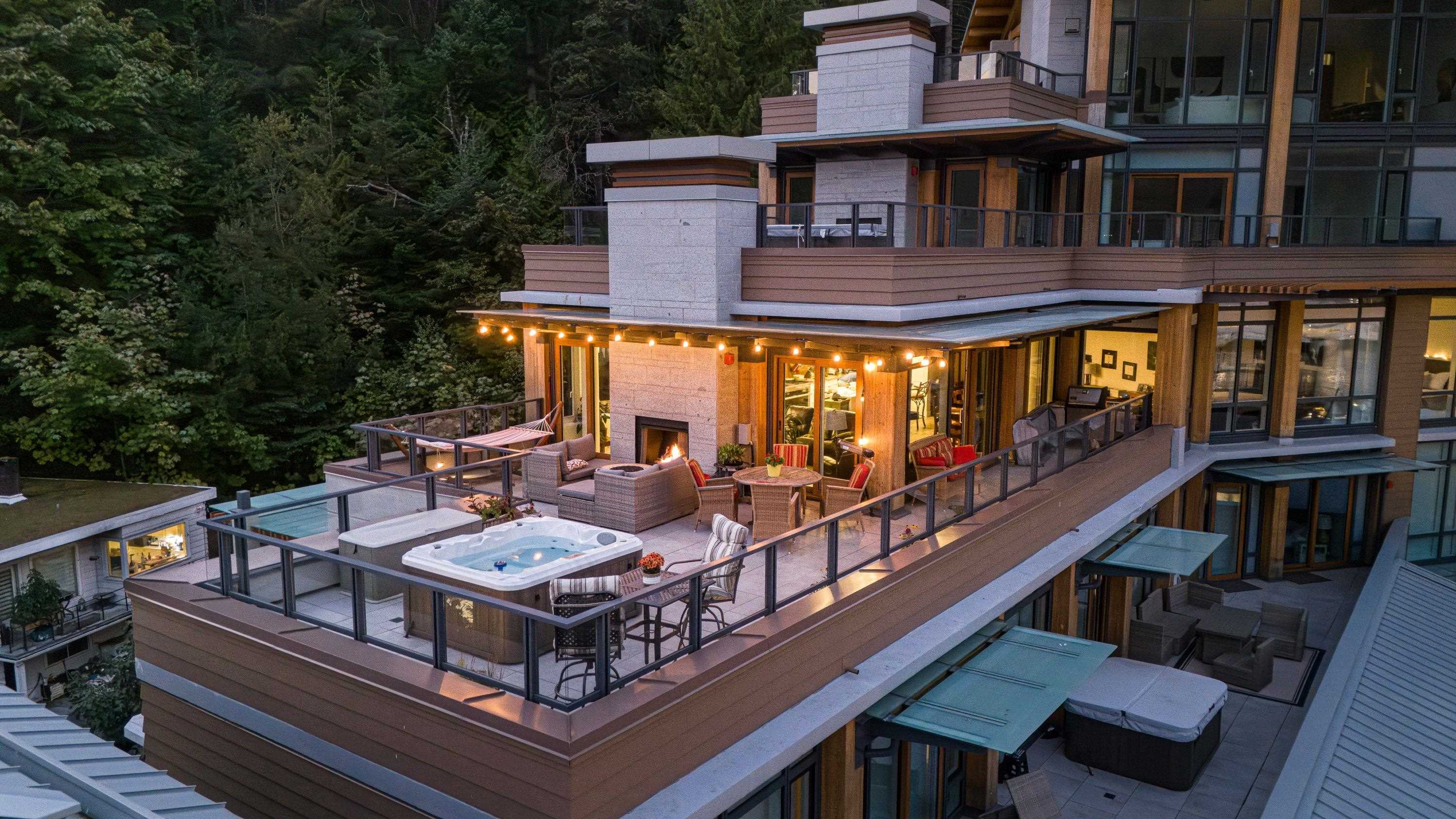 6687 Nelson Avenue #703, West Vancouver, BC V7W 2B2