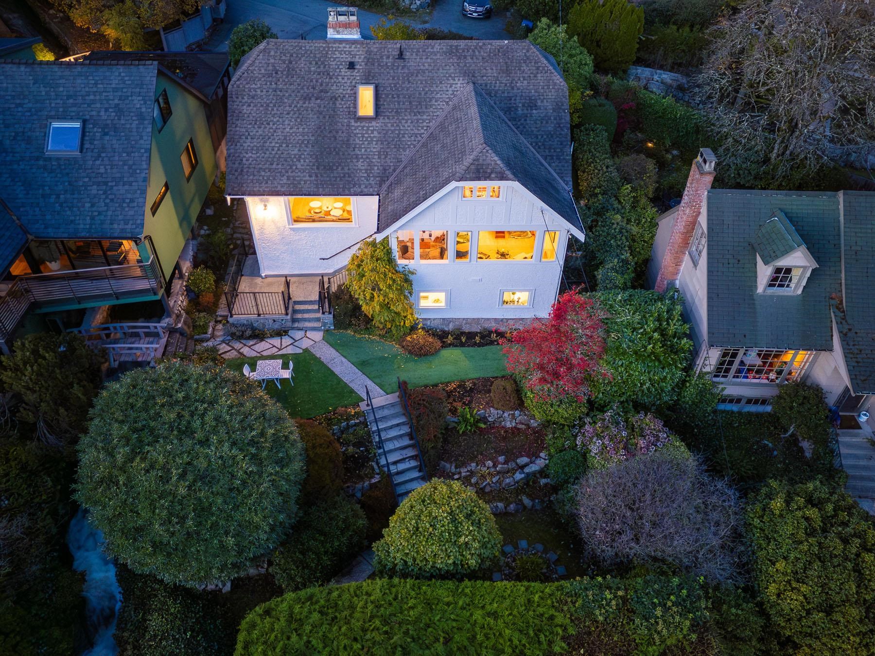 3260 Travers Avenue, West Vancouver, BC V7V 1G5