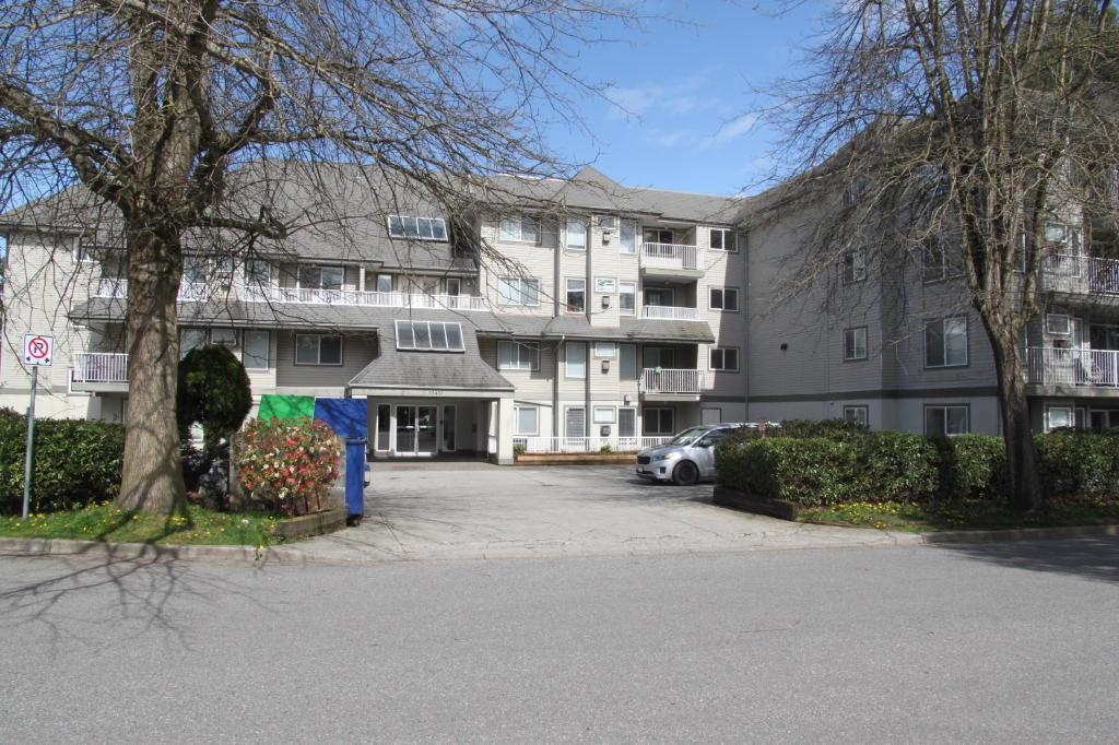 33407 Tessaro Crescent #202, Abbotsford, BC V2S 3K8