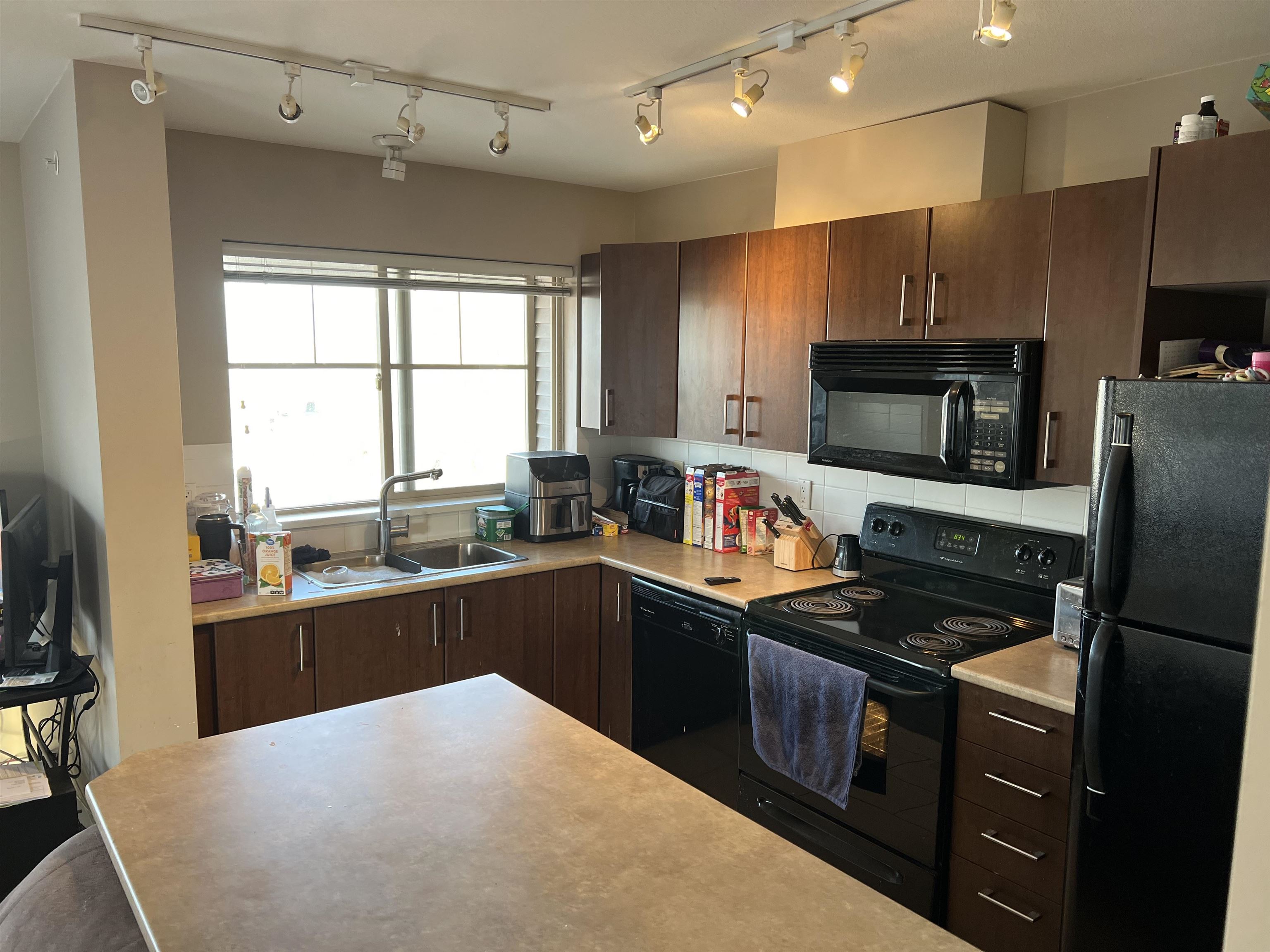 45561 Yale Road #402, Chilliwack, BC V2P 0A8