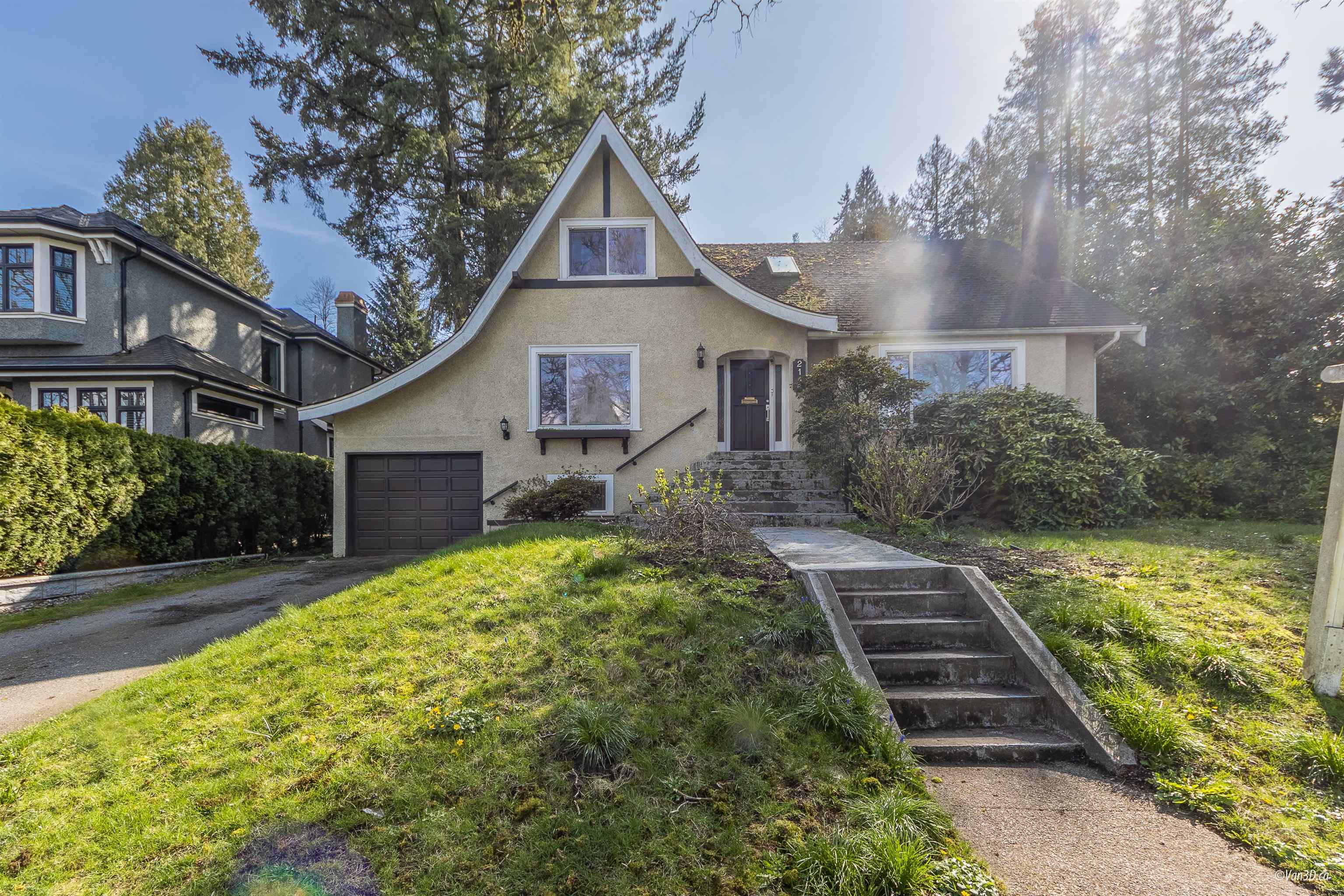 2146 2146 W 33rd Avenue, Vancouver, BC V6M 1B9
