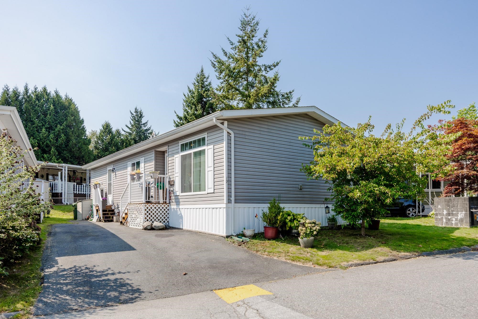 8220 King George Boulevard #19, Surrey, BC V3W 6E1